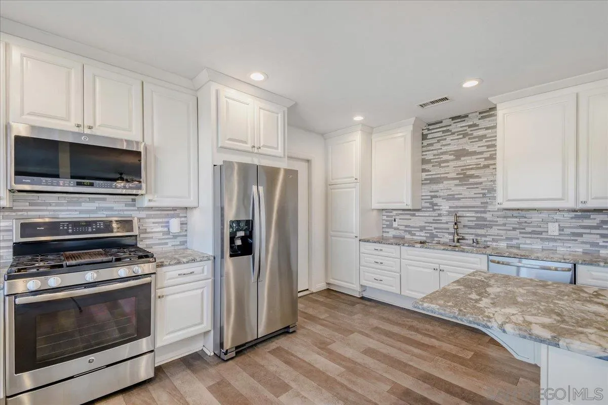 https://cdn.realtyfeed.com/cdn/127/260002130/9b383178da659732a931088fa447bb71.webp