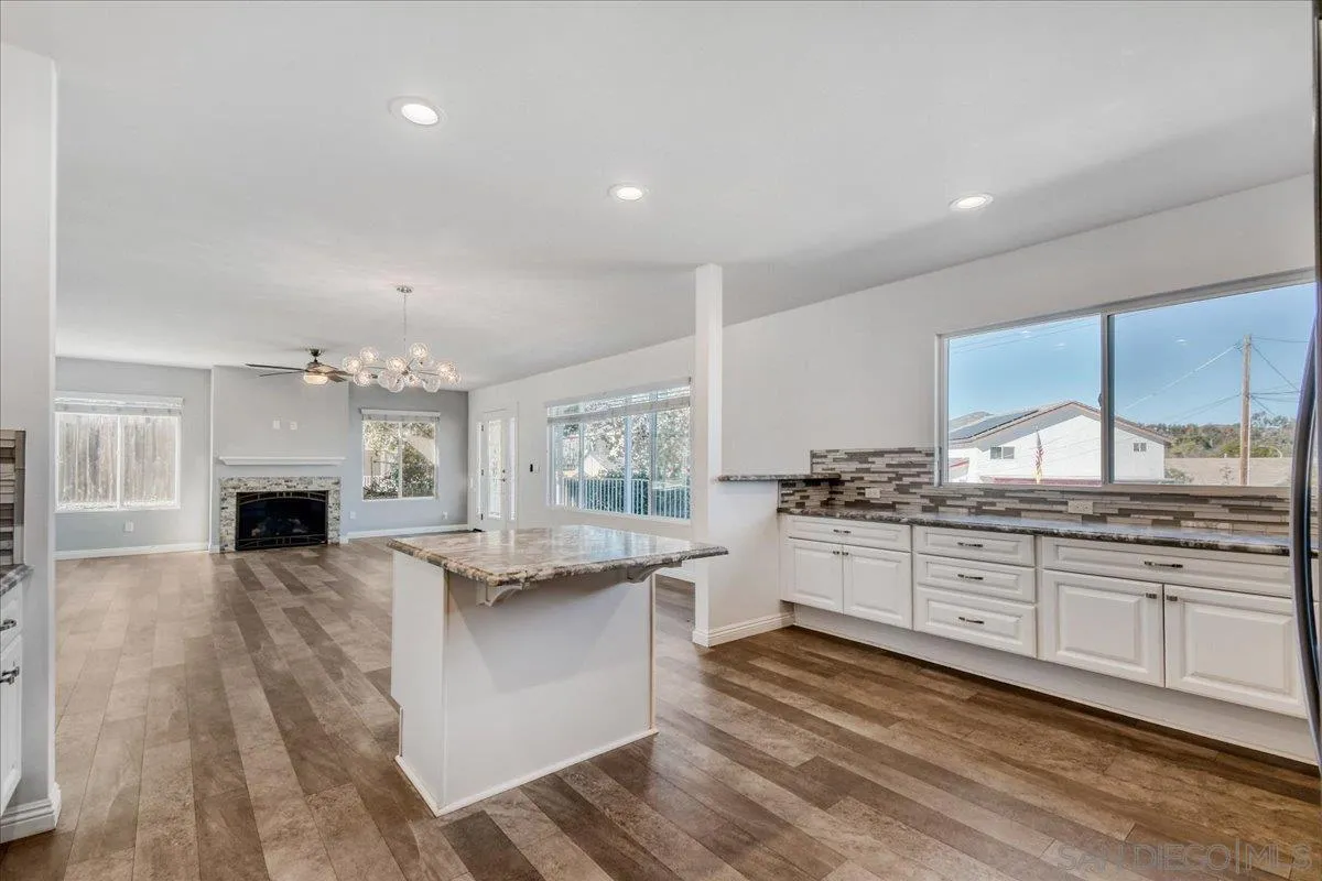 https://cdn.realtyfeed.com/cdn/127/260002130/f53ca7ade1c0102721c428ebb6a52439.webp