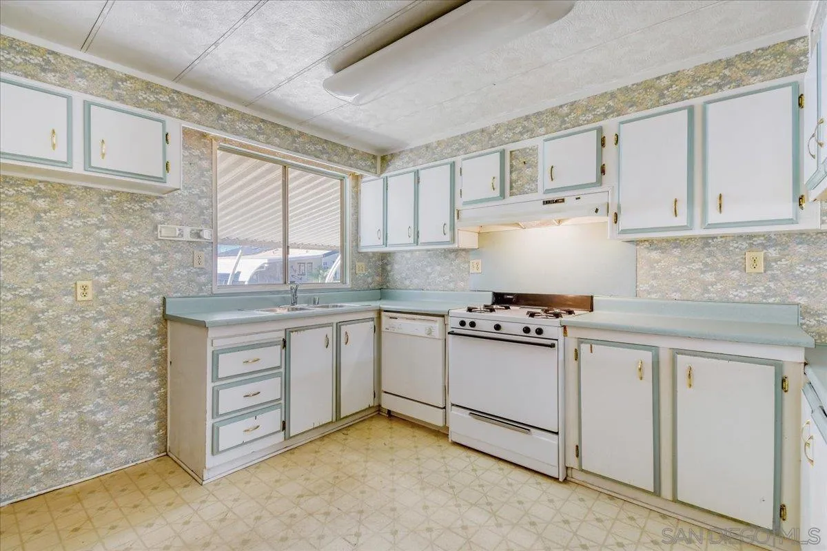 https://cdn.realtyfeed.com/cdn/127/260002132/97db7f8ab1047457d3241033ff484204.webp