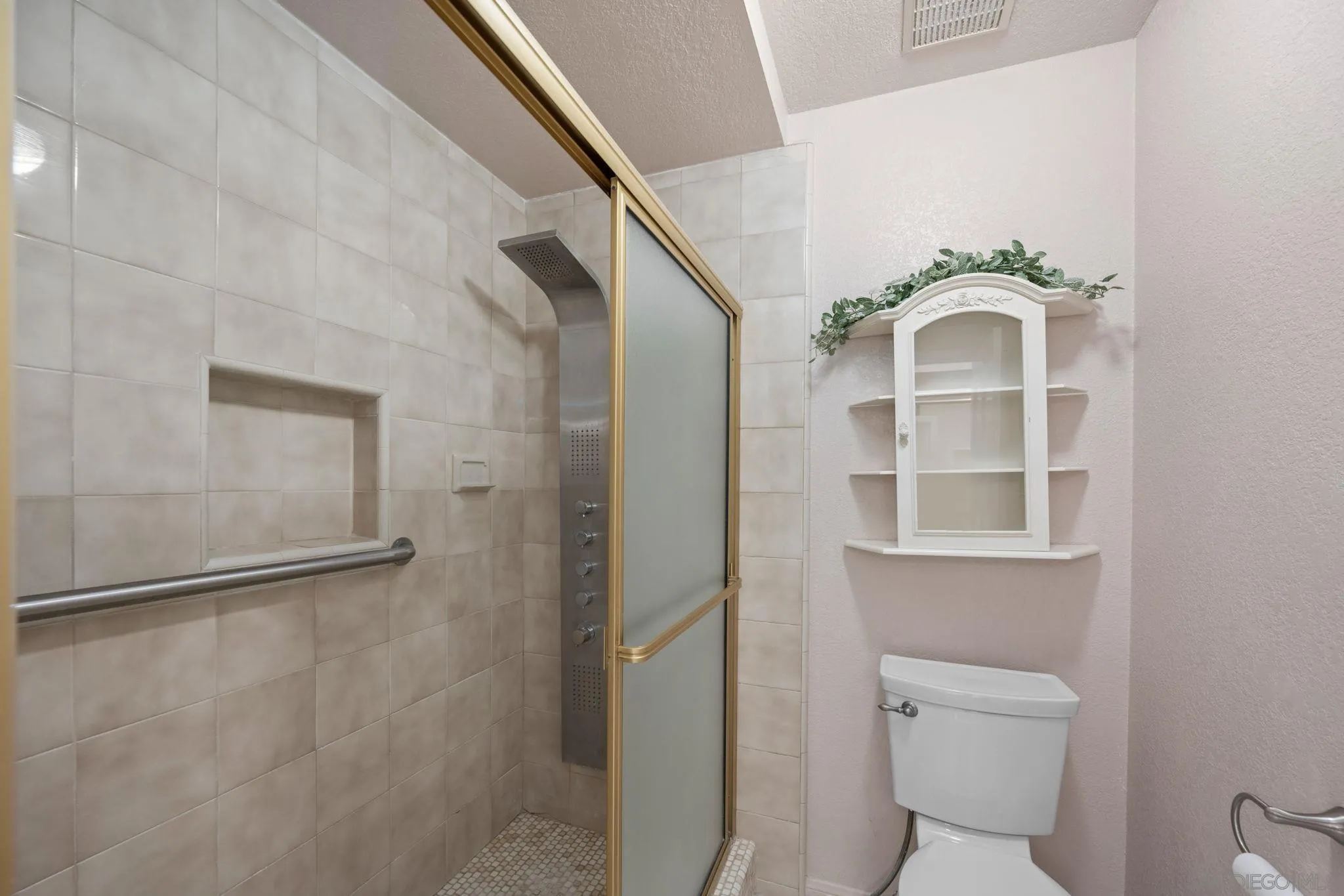 https://cdn.realtyfeed.com/cdn/127/260002143/1b67dd7fce210390974f07189d66bd8c.webp