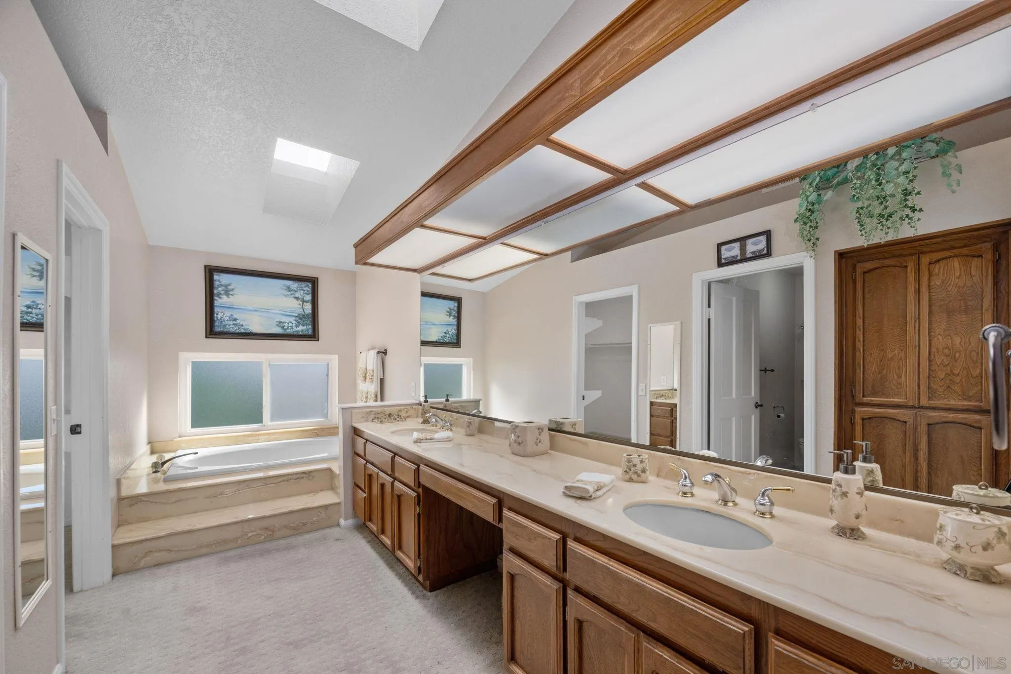 https://cdn.realtyfeed.com/cdn/127/260002143/5c84de74561b2983d1362e90a012fab2.webp