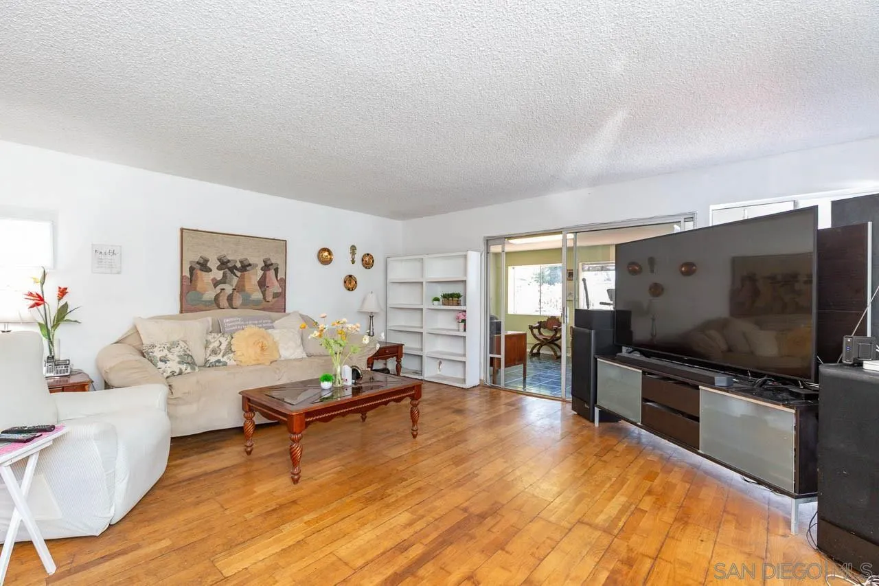 https://cdn.realtyfeed.com/cdn/127/260002147/9b631aa41203192ee0d492f5a5276088.webp