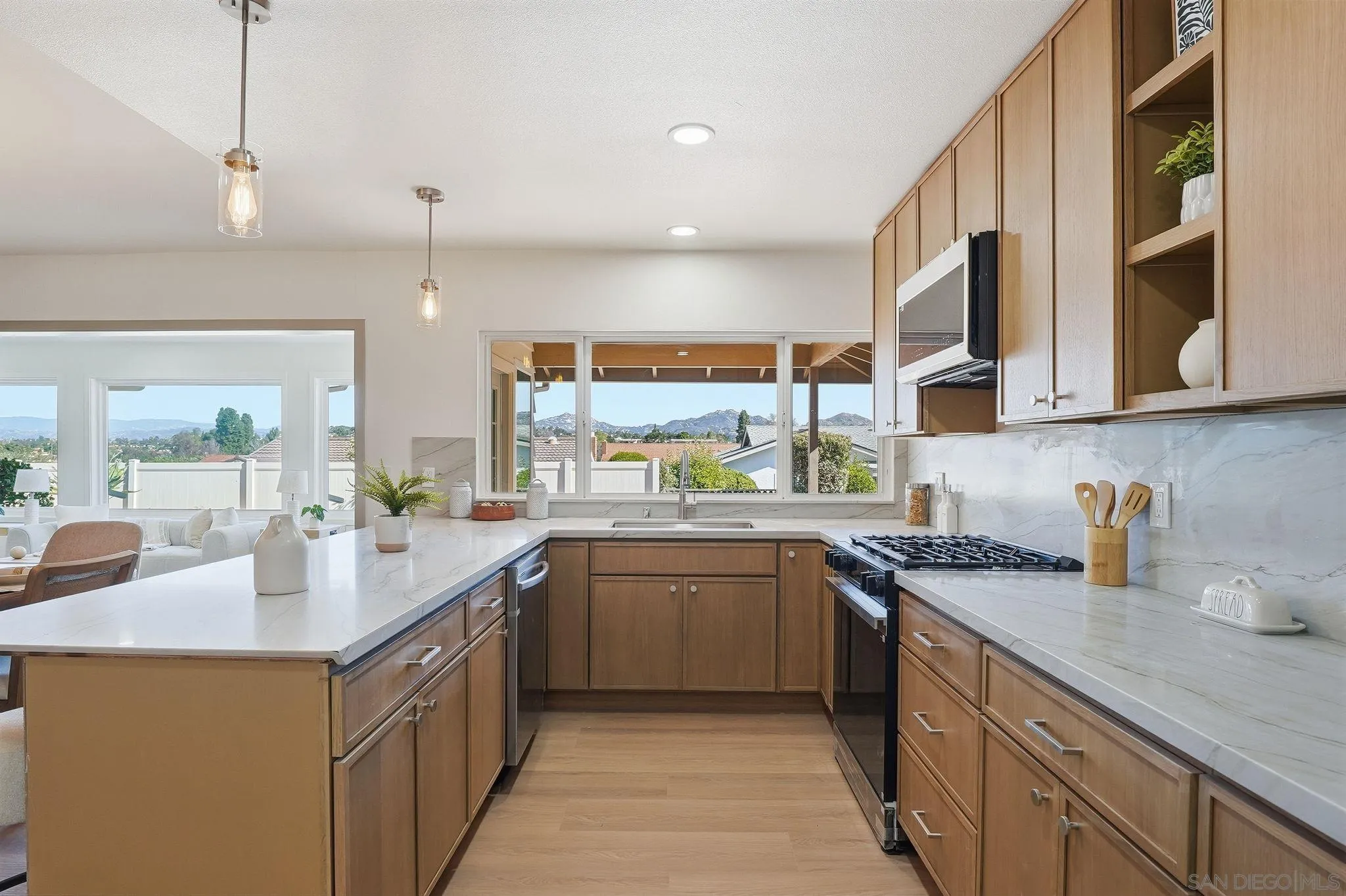 https://cdn.realtyfeed.com/cdn/127/260002151/1f07960062fcaf12aa7db3700215fa07.webp