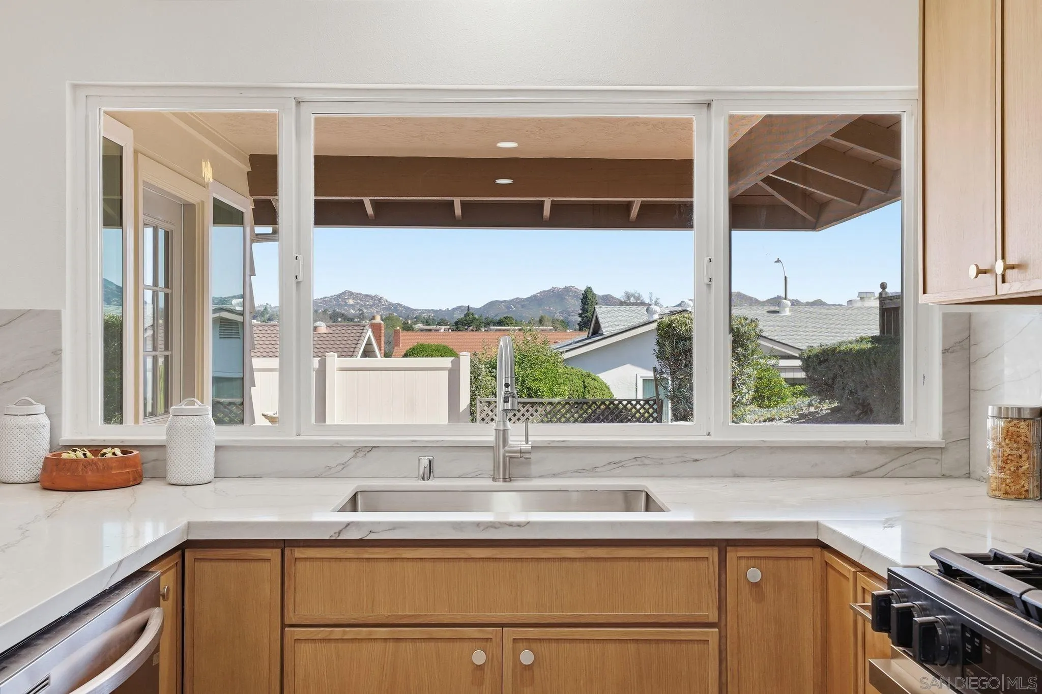 https://cdn.realtyfeed.com/cdn/127/260002151/48ceb8e33e1f5ca4078a8a68e821fb58.webp