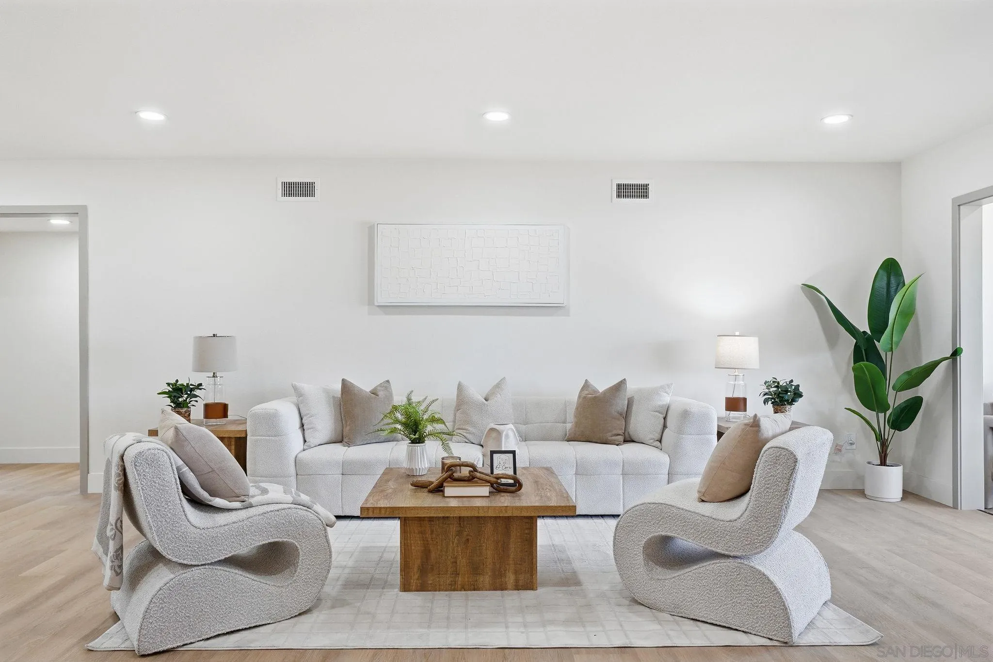 https://cdn.realtyfeed.com/cdn/127/260002151/6670a23cd551a21e16e8625d5b8e43c1.webp