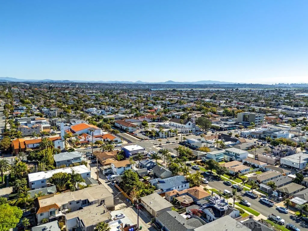 https://cdn.realtyfeed.com/cdn/127/260002161/648df9cf465eb5db202f1d90a4773f1f.webp
