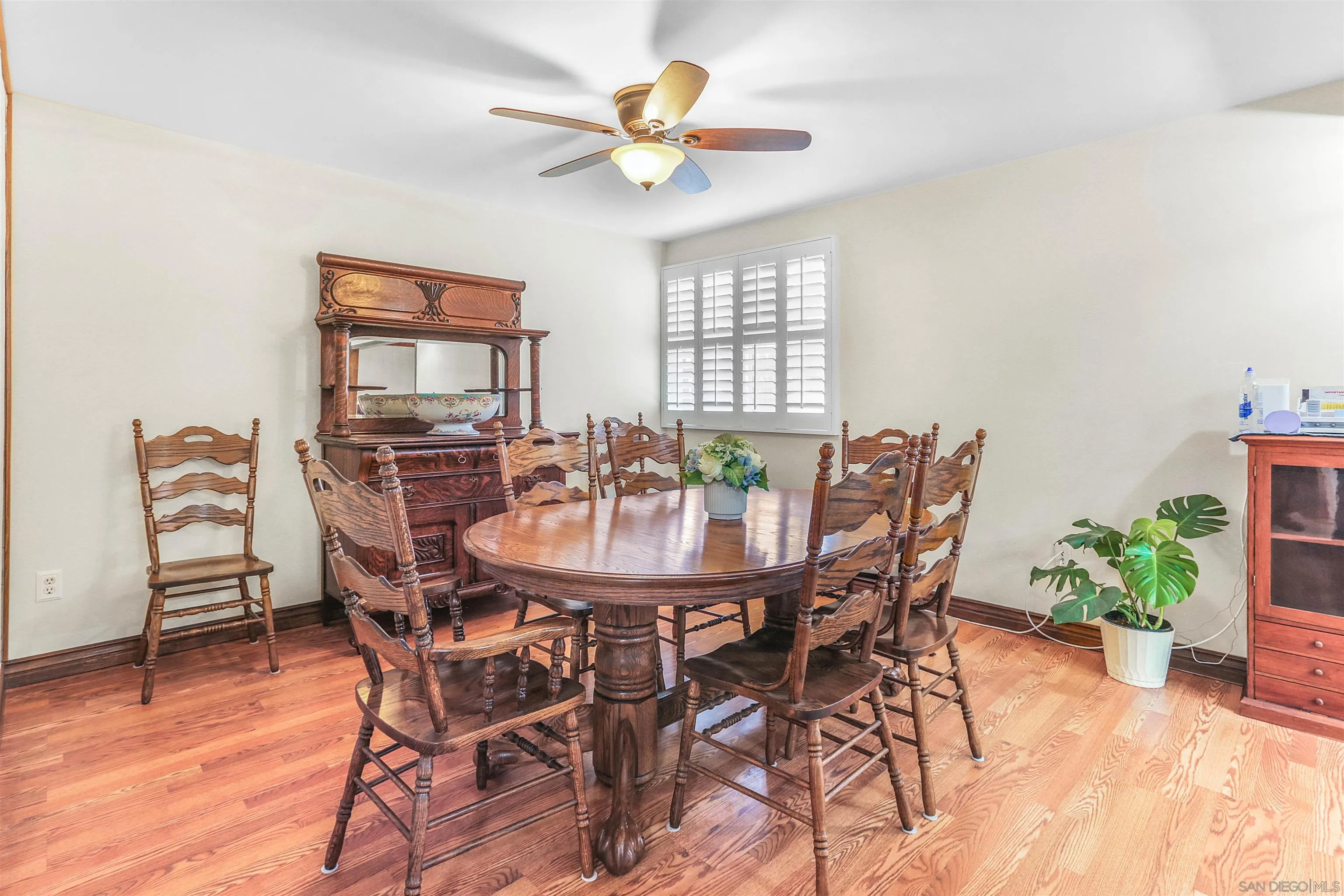 https://cdn.realtyfeed.com/cdn/127/260002162/1b03422cdd611f2f4203d51a325c3dd3.webp