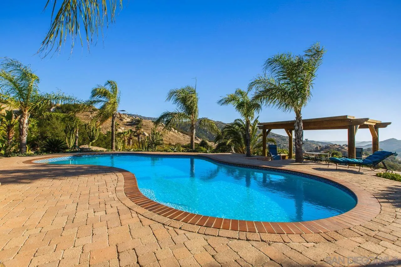 https://cdn.realtyfeed.com/cdn/127/260002165/6d09cf0af98f5644b3390bf0b6290846.webp