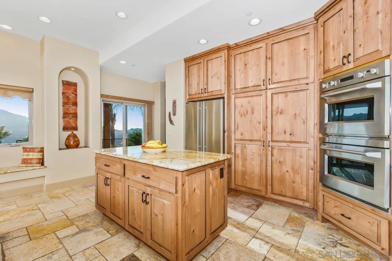 https://cdn.realtyfeed.com/cdn/127/260002165/ce995c7064dc8572daf908ac452e025f.webp