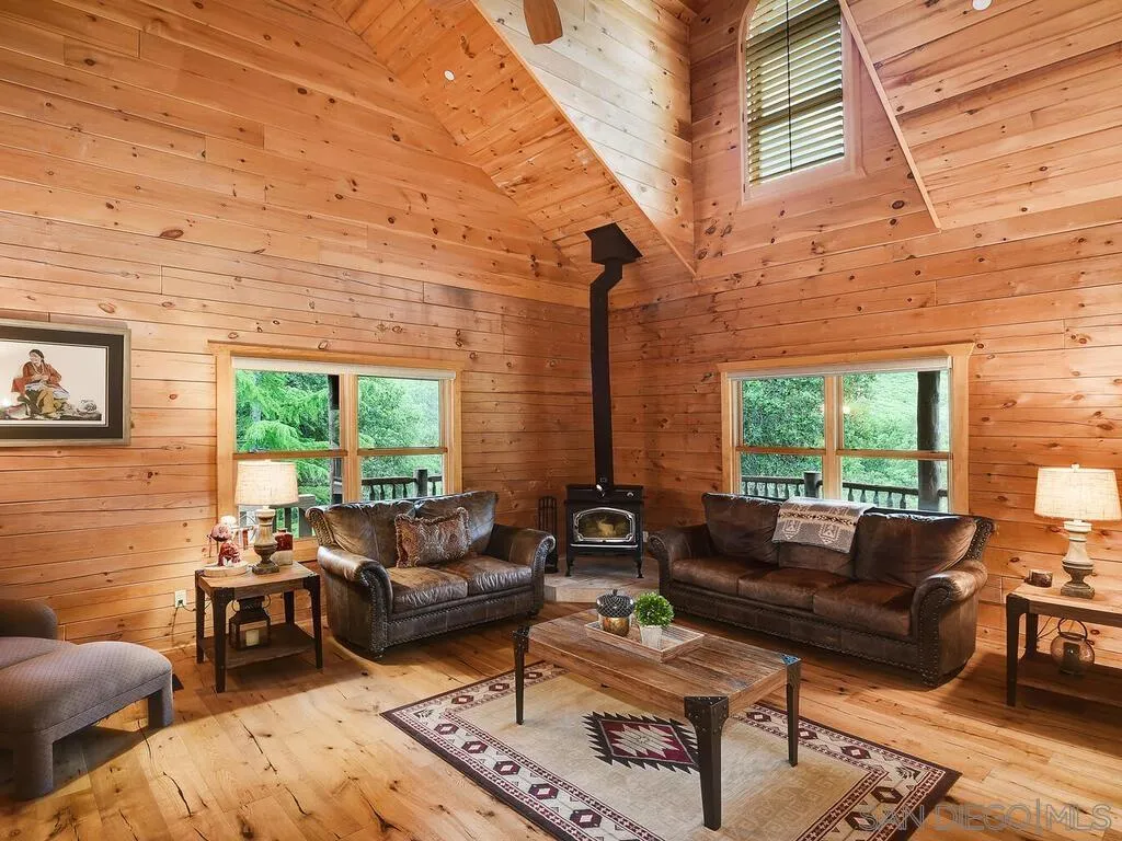 https://cdn.realtyfeed.com/cdn/127/260002167/2be08697e4b50f62c236dc43c72f8243.webp