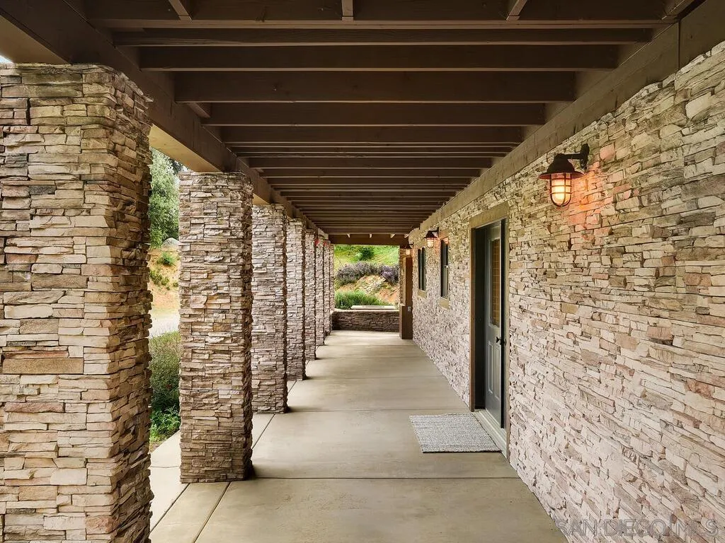 https://cdn.realtyfeed.com/cdn/127/260002167/45300a81e12948d91a08eeb52f0850f3.webp