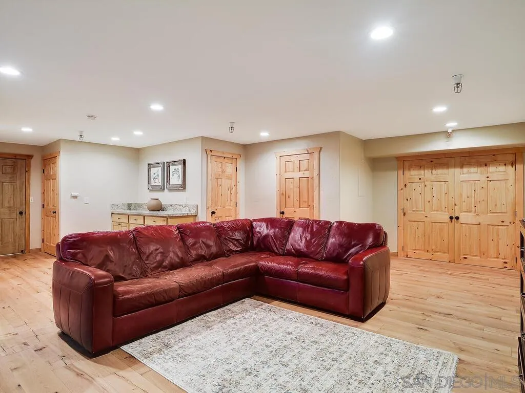 https://cdn.realtyfeed.com/cdn/127/260002167/e802111a451bd9762b39768d83330ff3.webp