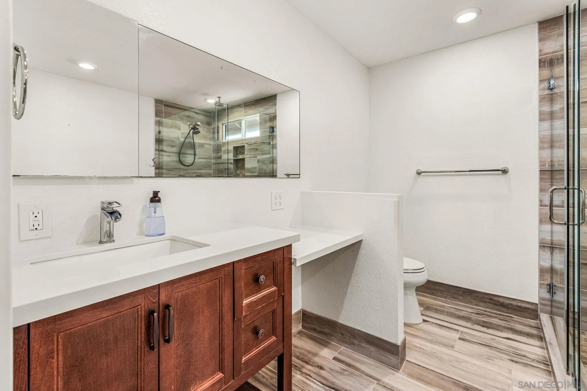 https://cdn.realtyfeed.com/cdn/127/260002170/cf208df58af95852e501a198f0245ed4.webp