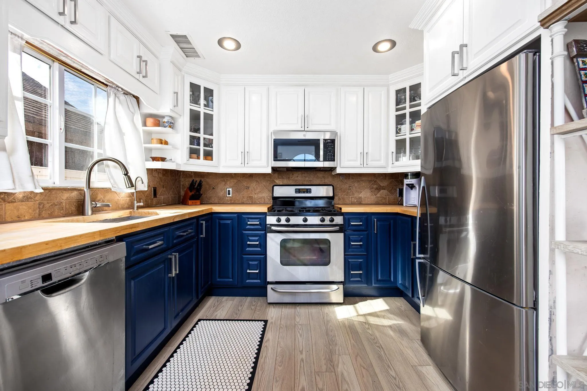https://cdn.realtyfeed.com/cdn/127/260002171/3d8cb9fd85c3042de1482b929585df6f.webp