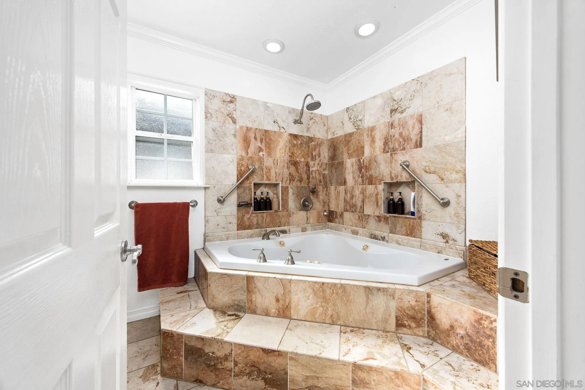 https://cdn.realtyfeed.com/cdn/127/260002171/4074abd38904ef3ec9d9705306ee0e9c.webp