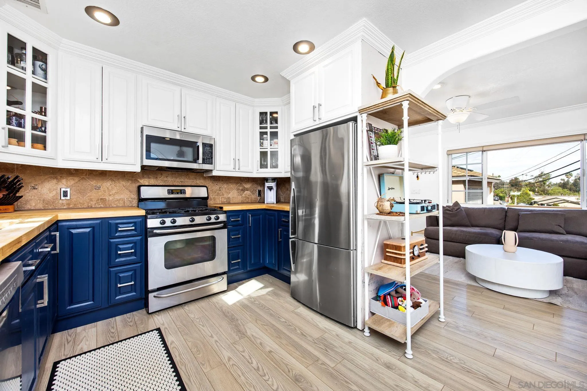 https://cdn.realtyfeed.com/cdn/127/260002171/85b2439611b3c6a762a3812a1e84f97e.webp