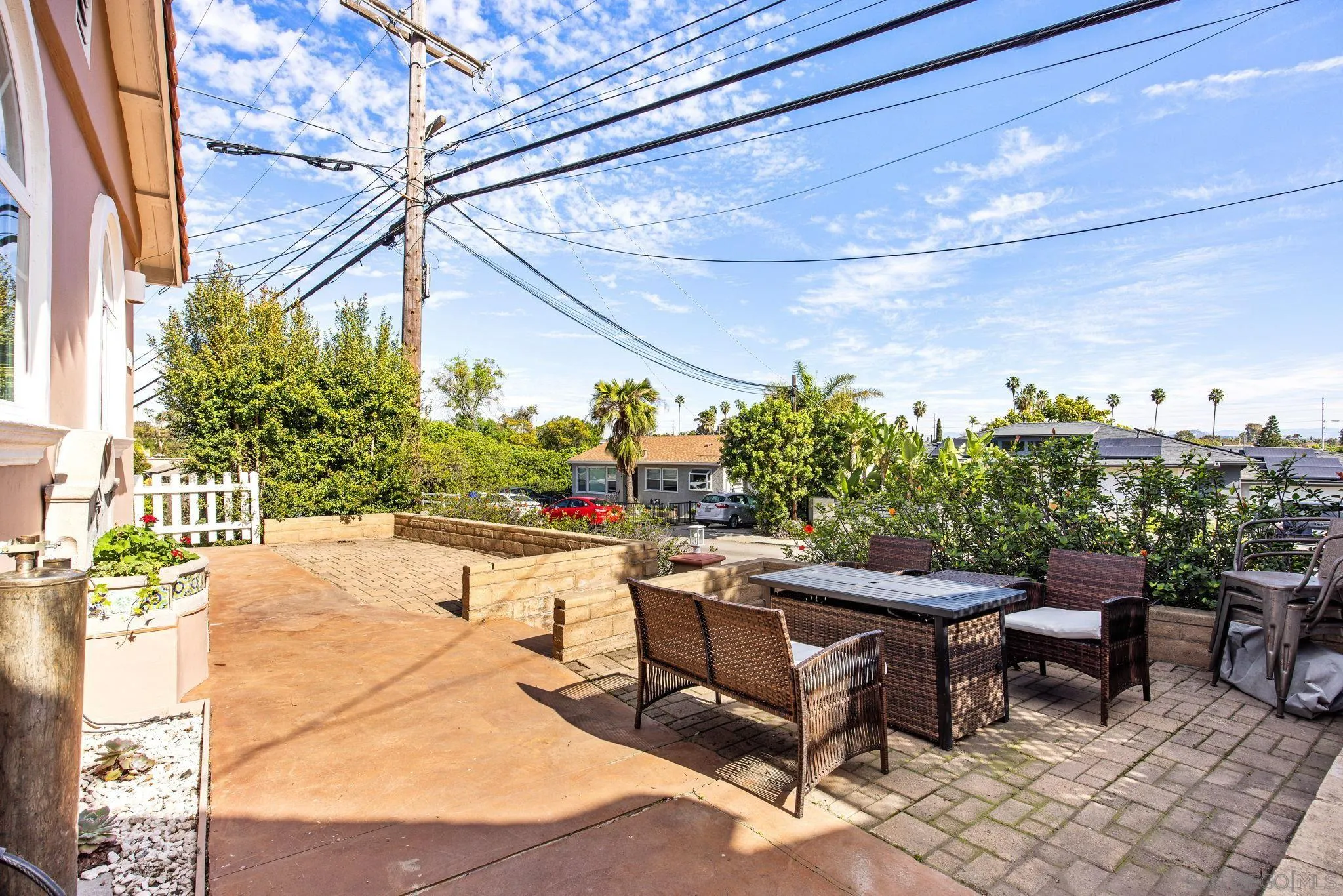 https://cdn.realtyfeed.com/cdn/127/260002171/8c875eacefdea590d4dec70cfc1efe40.webp