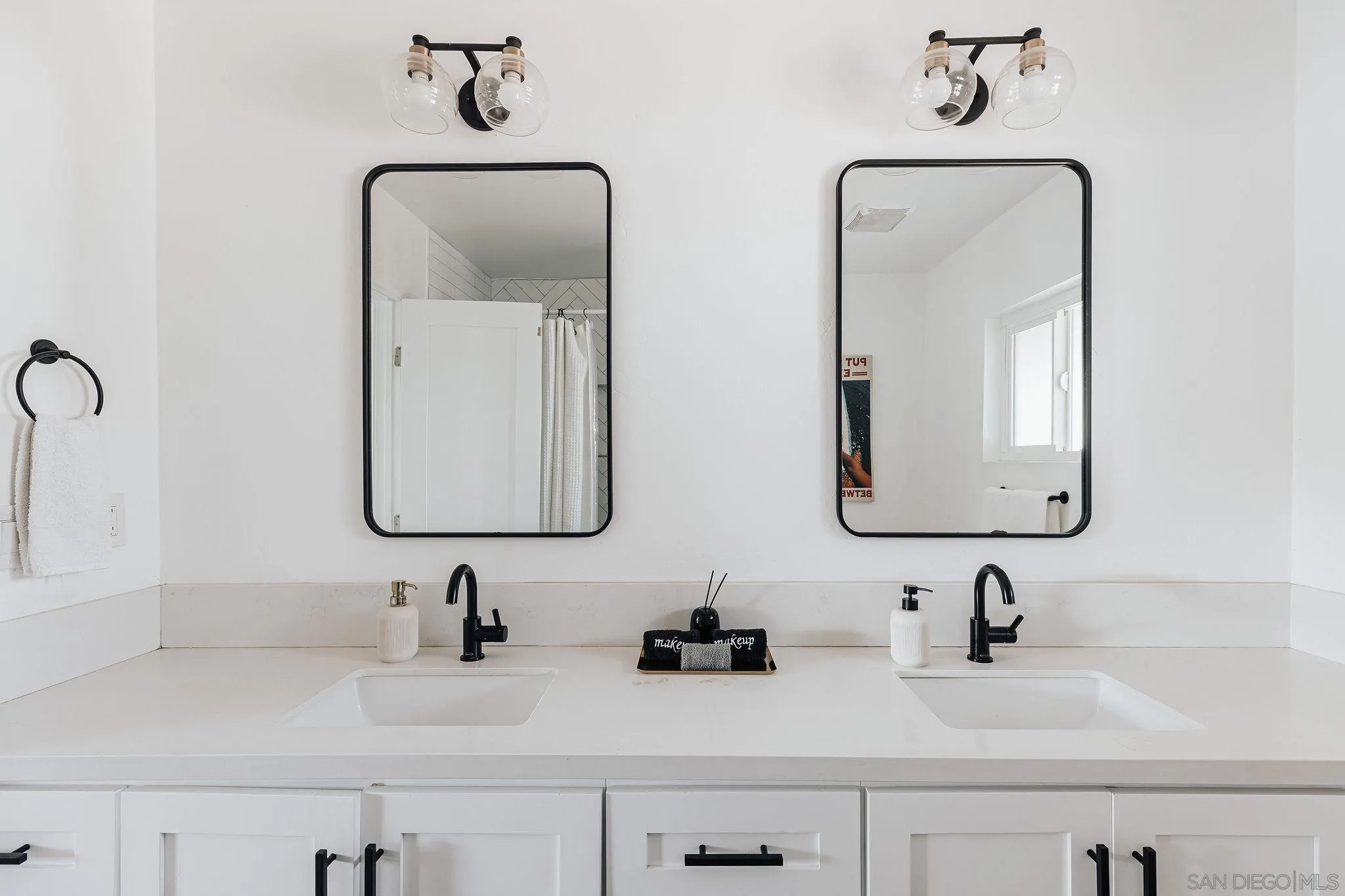 https://cdn.realtyfeed.com/cdn/127/260002188/6b4112f553cbf26c34ab79a621243872.webp
