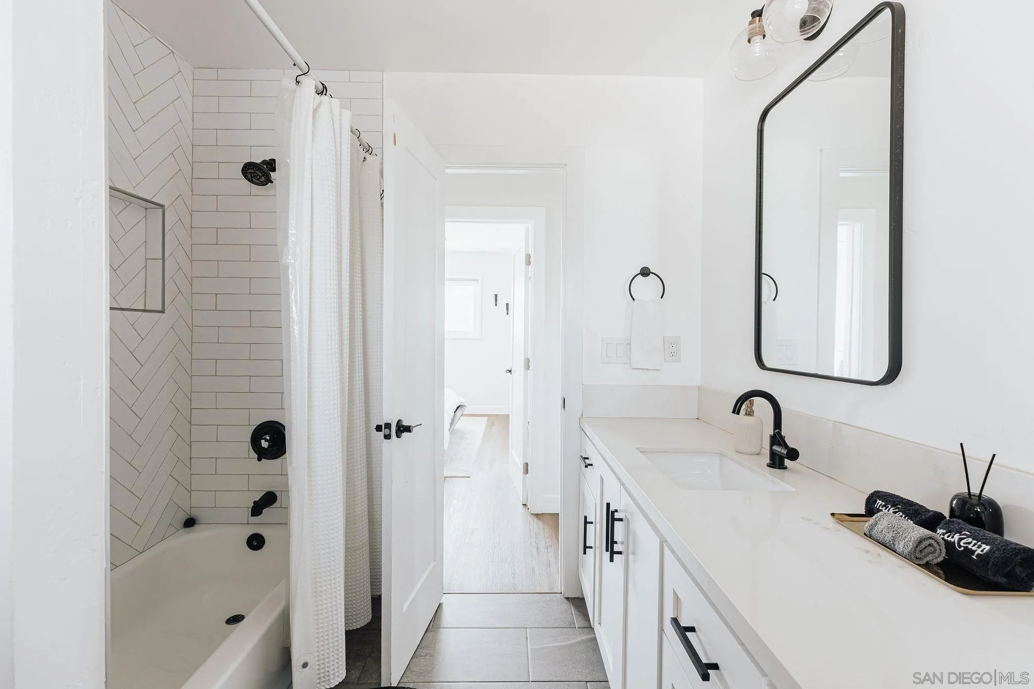 https://cdn.realtyfeed.com/cdn/127/260002188/872242e4c1525e8ab2a1a4fb274209c8.webp