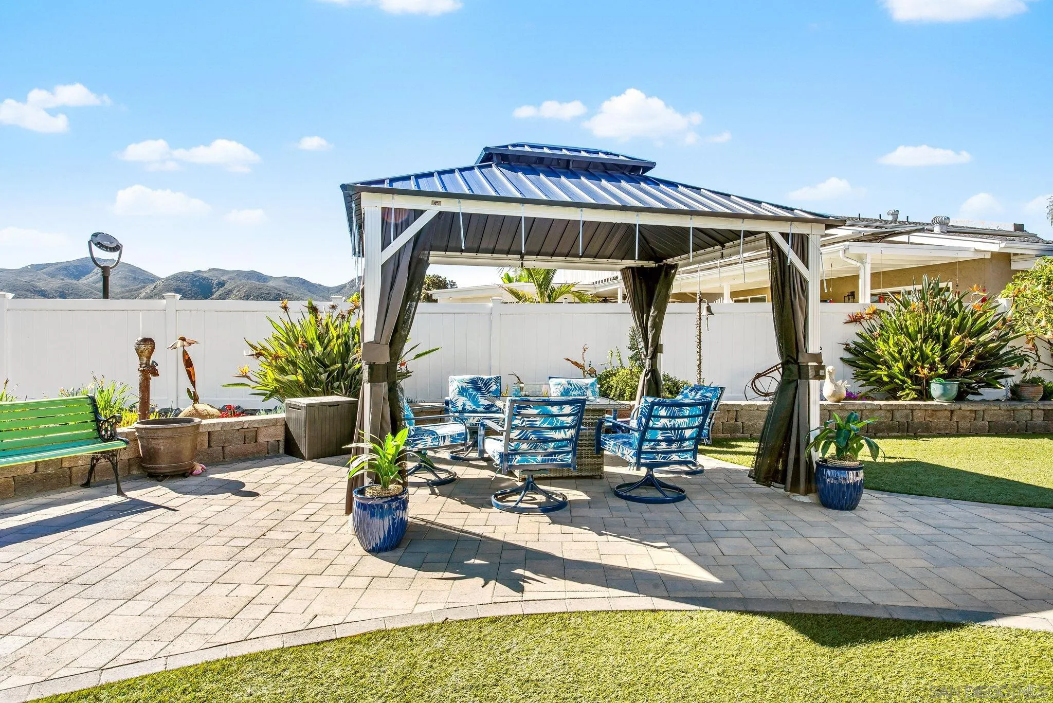https://cdn.realtyfeed.com/cdn/127/260002205/791c22fc968853e8c9b8c9d83d0209c5.webp