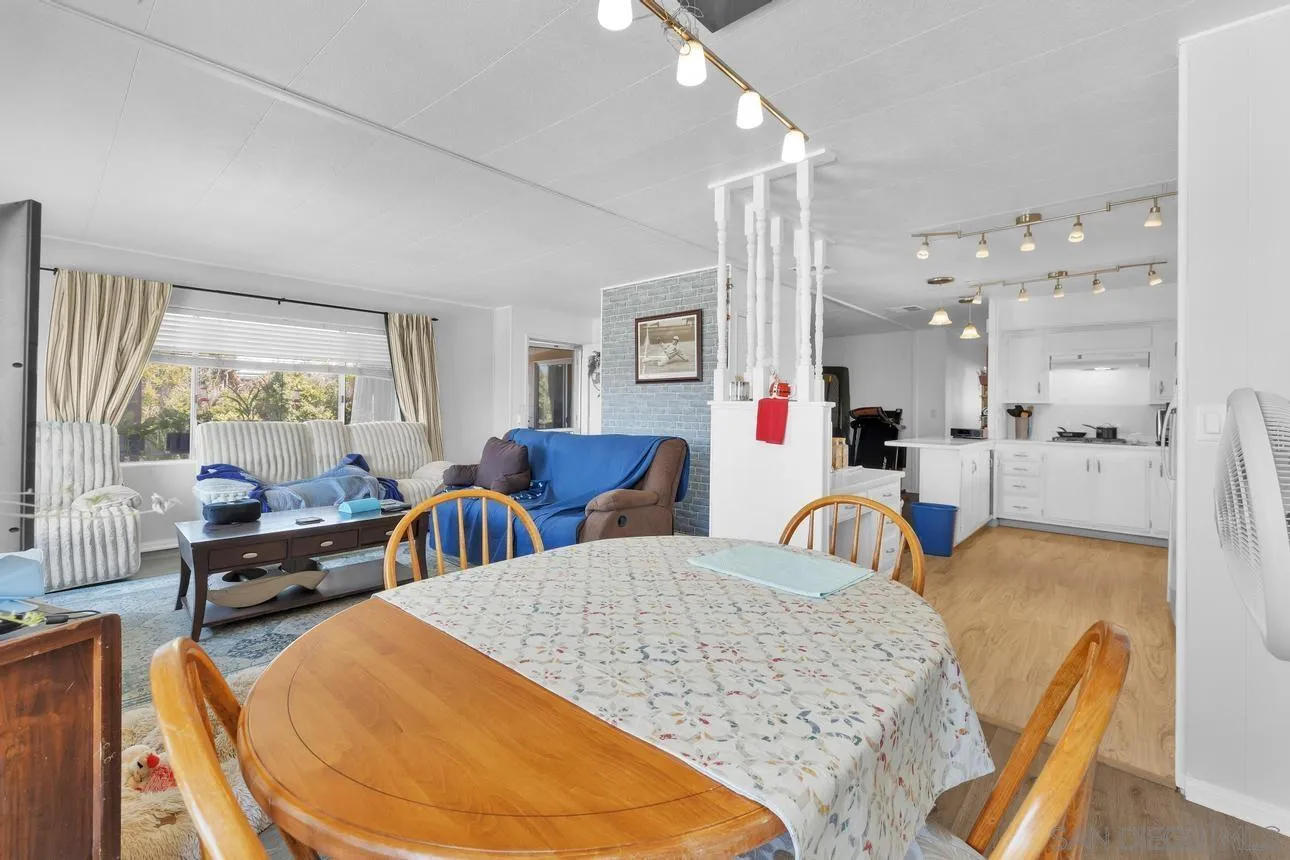 https://cdn.realtyfeed.com/cdn/127/260002207/244040646171c564bef0b2e811bc303d.webp