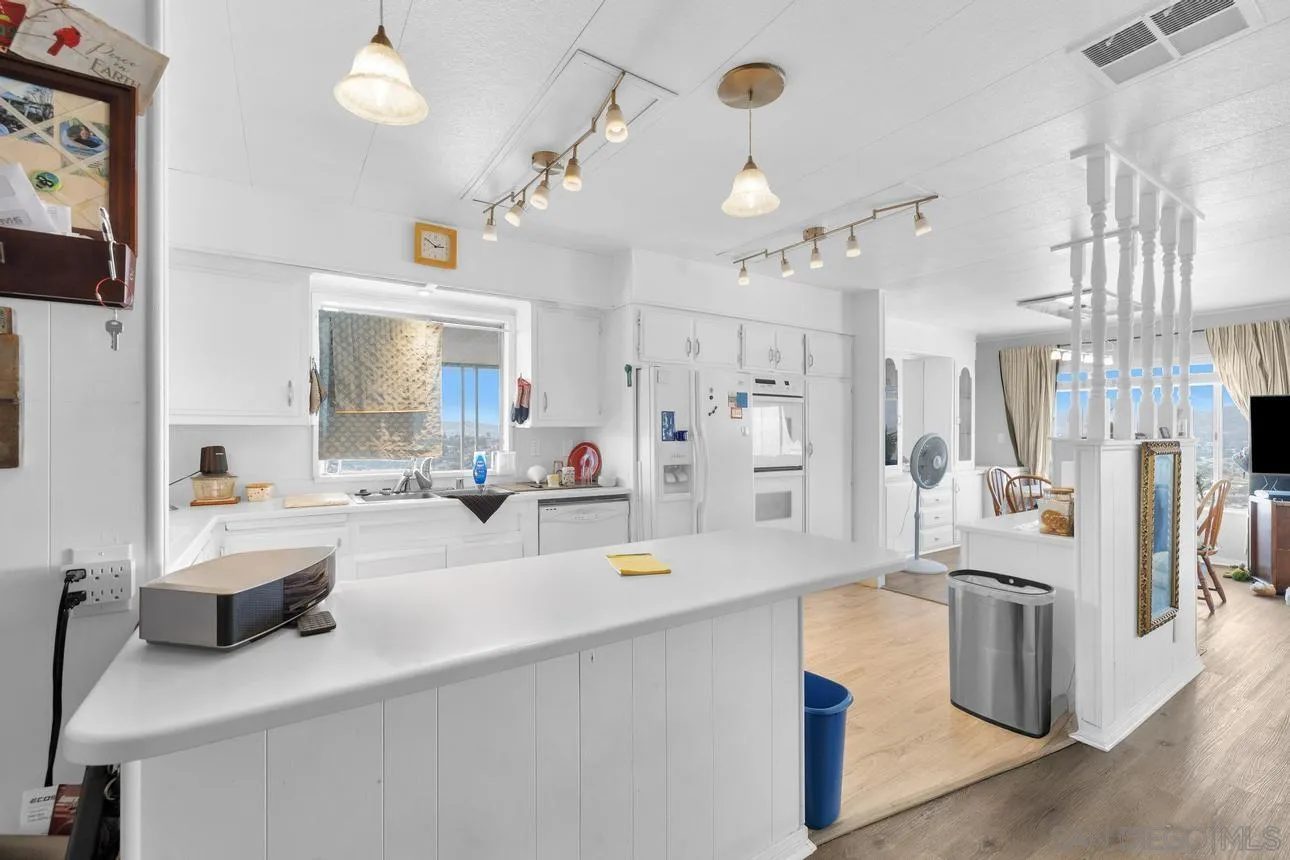 https://cdn.realtyfeed.com/cdn/127/260002207/5bb281d2b66bba243d842bbe0d8ce977.webp