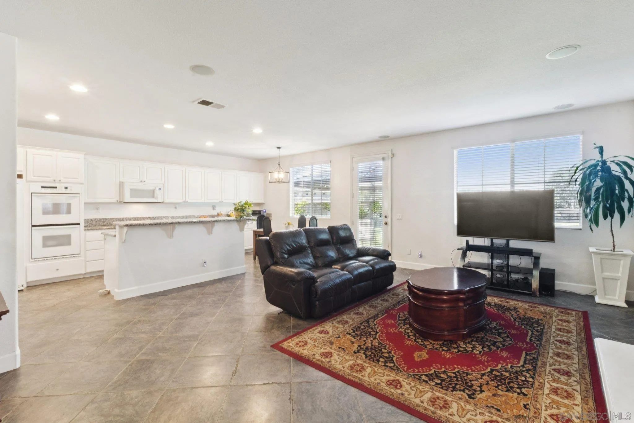 https://cdn.realtyfeed.com/cdn/127/260002208/561c6d341ed0745525aa57baf15f145c.webp