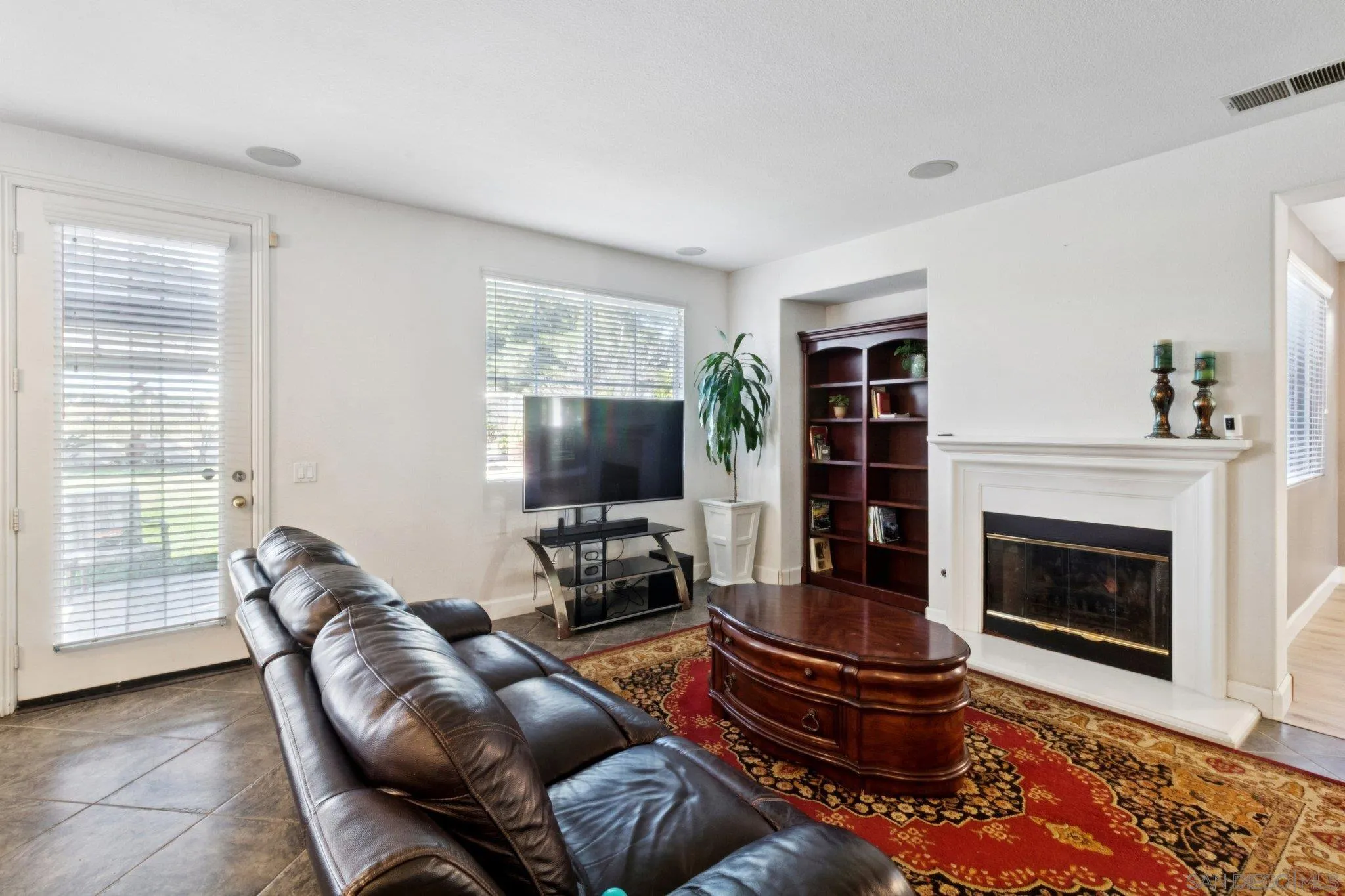 https://cdn.realtyfeed.com/cdn/127/260002208/6200b494e57c28f088da6221901f5582.webp