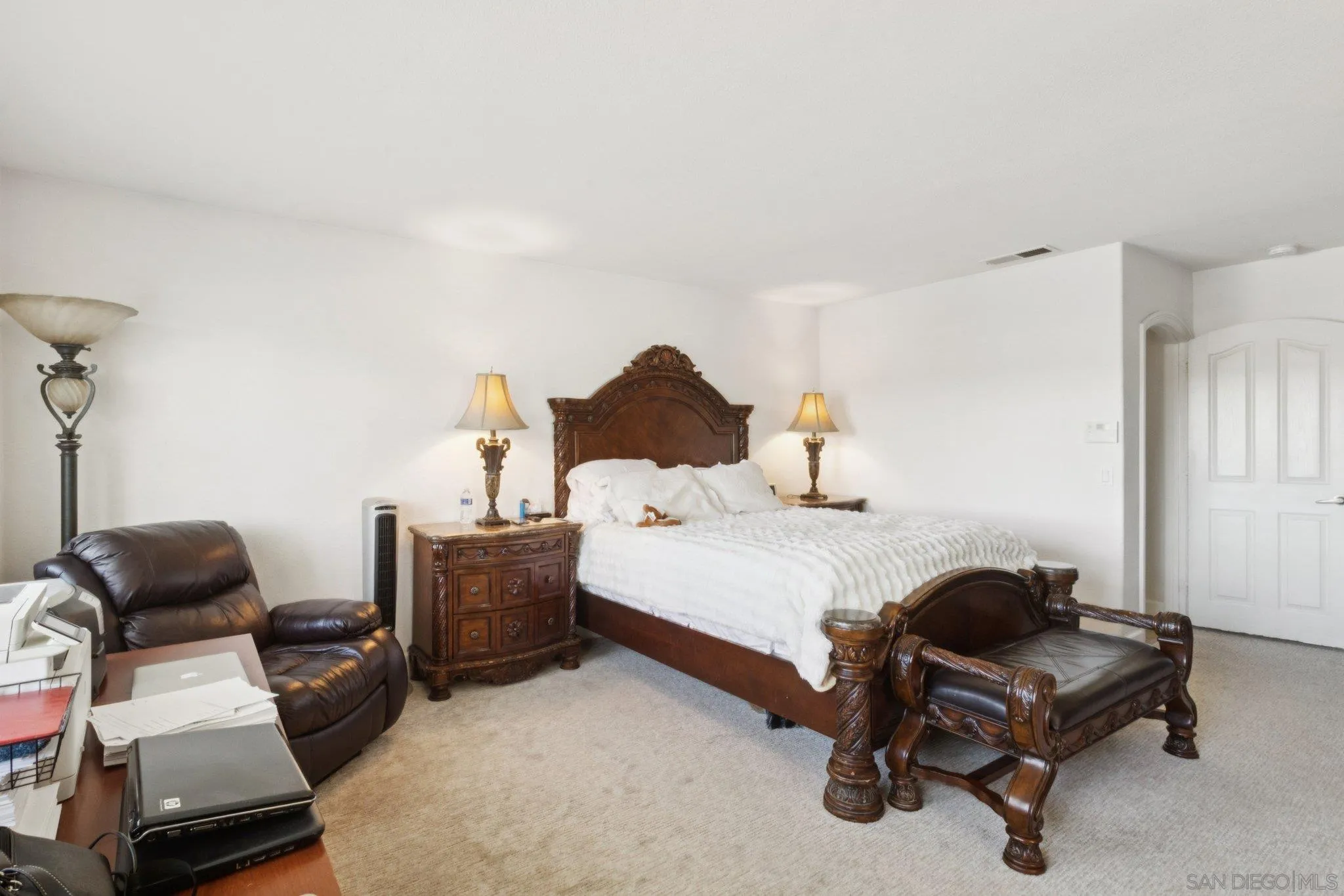 https://cdn.realtyfeed.com/cdn/127/260002208/6958a85d7e281c65299c821f5e88d105.webp