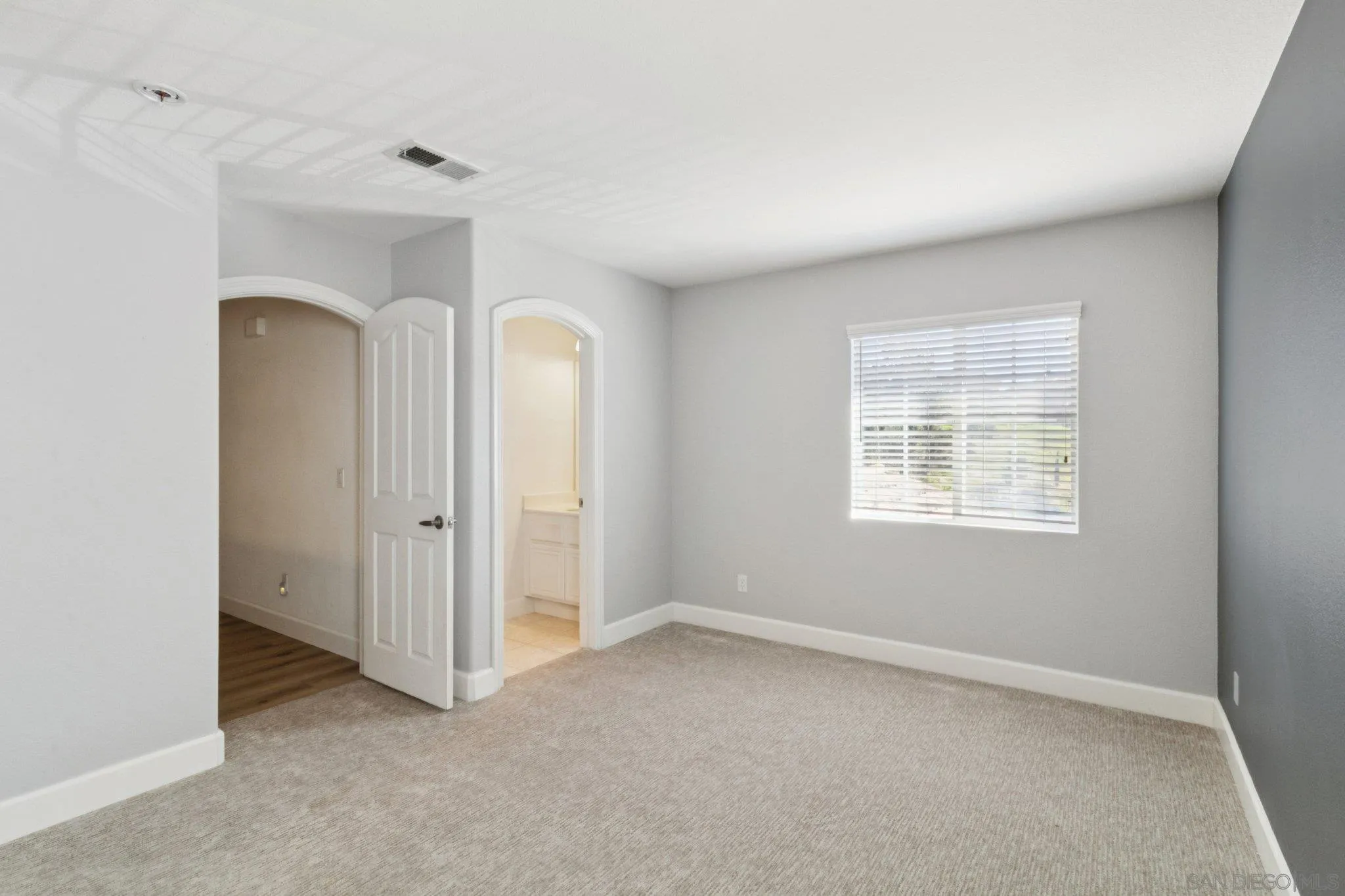 https://cdn.realtyfeed.com/cdn/127/260002208/8693c3815b903ebefa30b002886b0906.webp