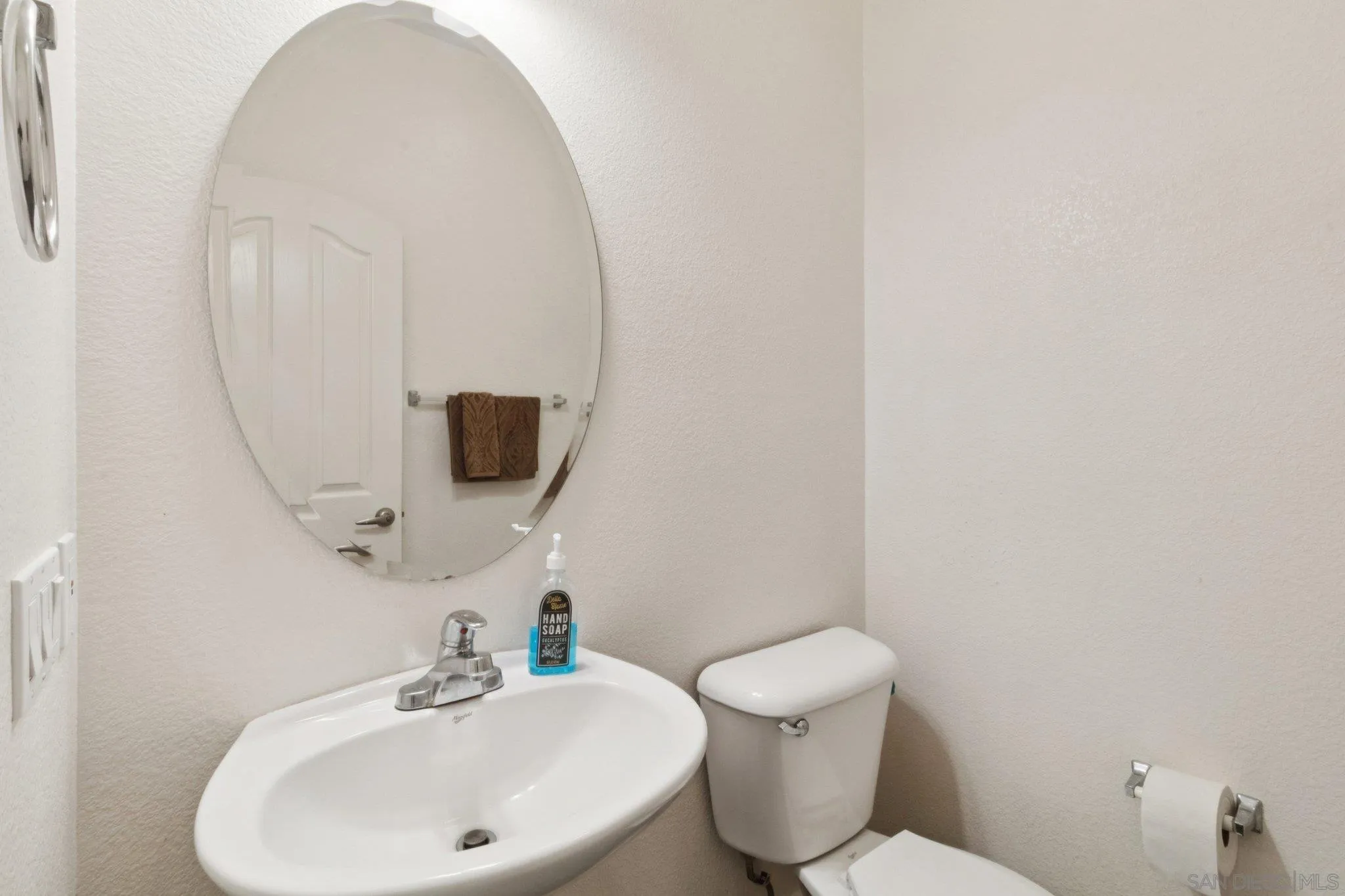 https://cdn.realtyfeed.com/cdn/127/260002208/a9661a20a2b3a86d2c1a797656709624.webp
