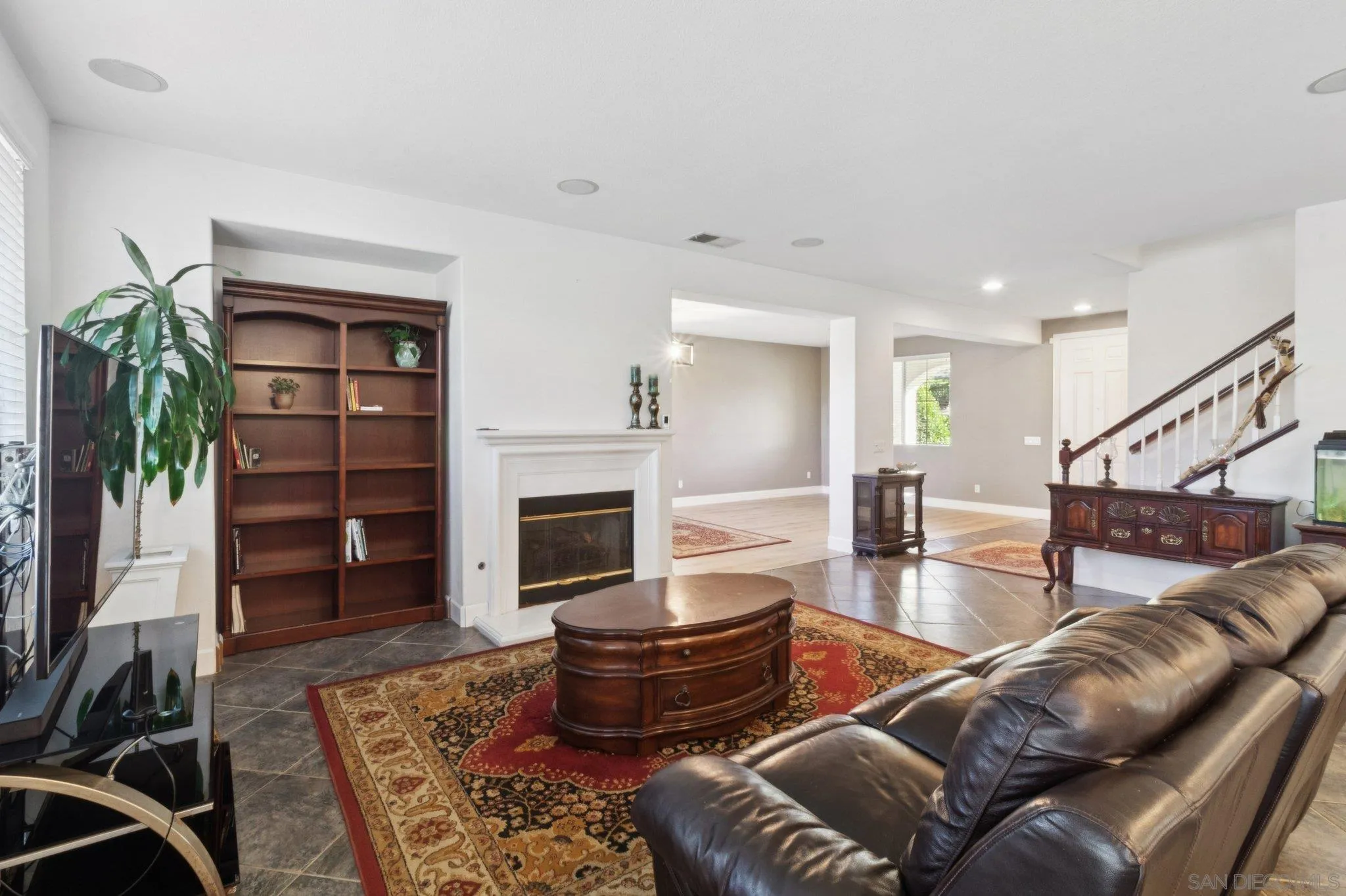 https://cdn.realtyfeed.com/cdn/127/260002208/c3e34706e52697ab69eec201f2938c11.webp