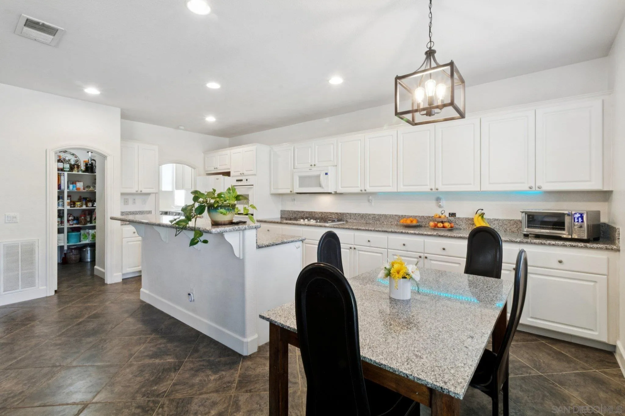 https://cdn.realtyfeed.com/cdn/127/260002208/f8de0a357b38c883c426fe485642e04a.webp