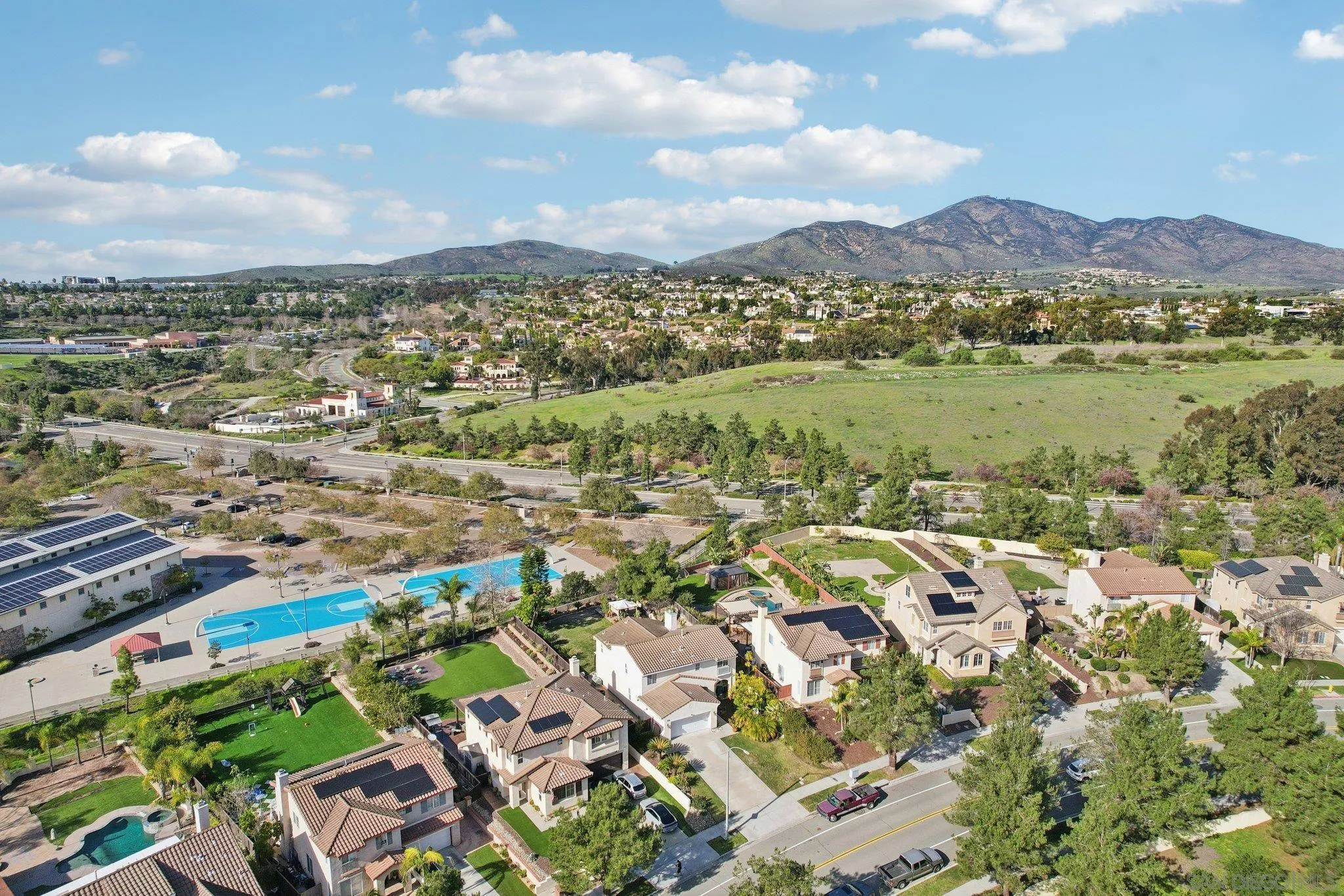 https://cdn.realtyfeed.com/cdn/127/260002208/fdd7efe13328d549fa711a1f37309bdb.webp