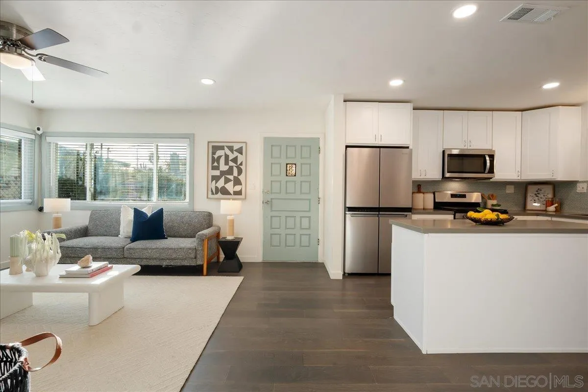 https://cdn.realtyfeed.com/cdn/127/260002215/8c15cb0e89e22299edce1aca94ff5a79.webp