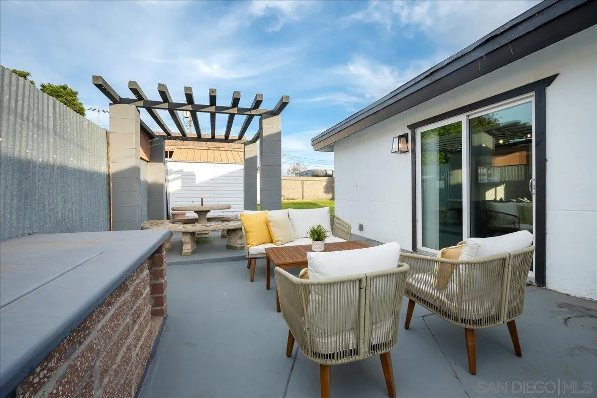 https://cdn.realtyfeed.com/cdn/127/260002215/b8e8b5c5c6a5ac96c2093e874c7f0f89.webp