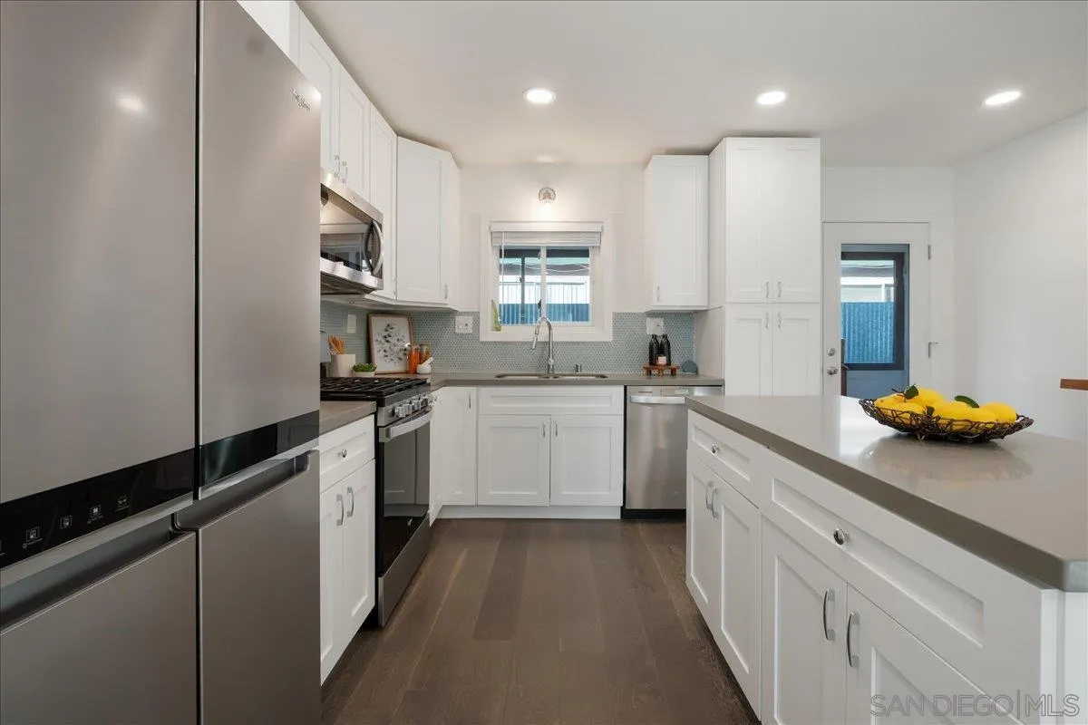 https://cdn.realtyfeed.com/cdn/127/260002215/f914b895f30710d62644b8764924a4f6.webp