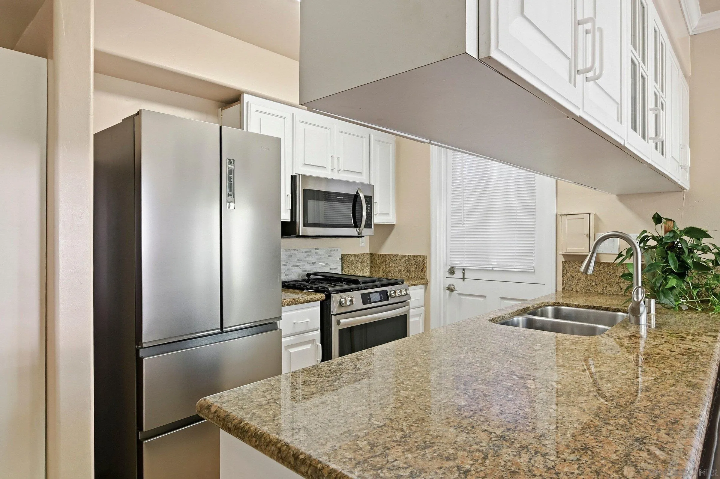 https://cdn.realtyfeed.com/cdn/127/260002217/2886f1754f5948f42b28681046cf52a1.webp