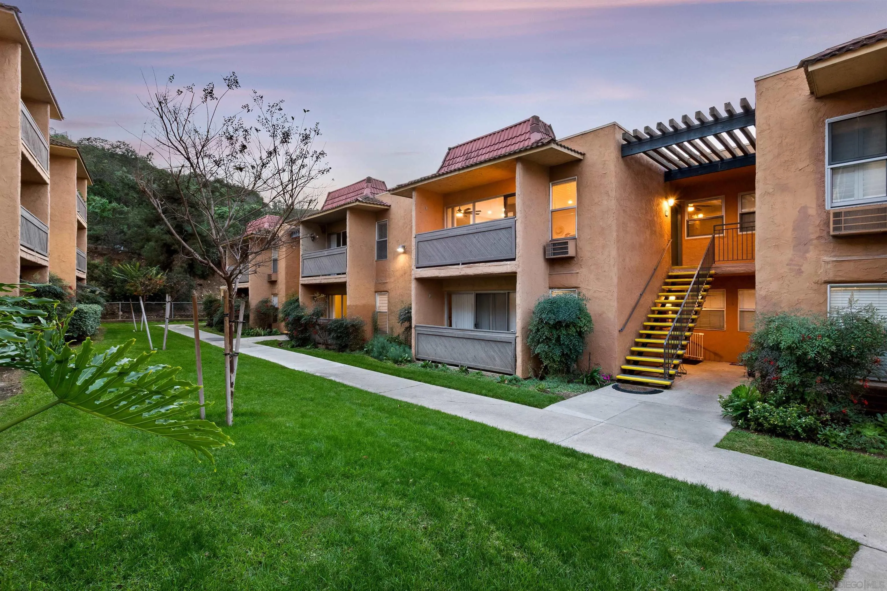 Photo #2: 260002222 Listing: Photo #2