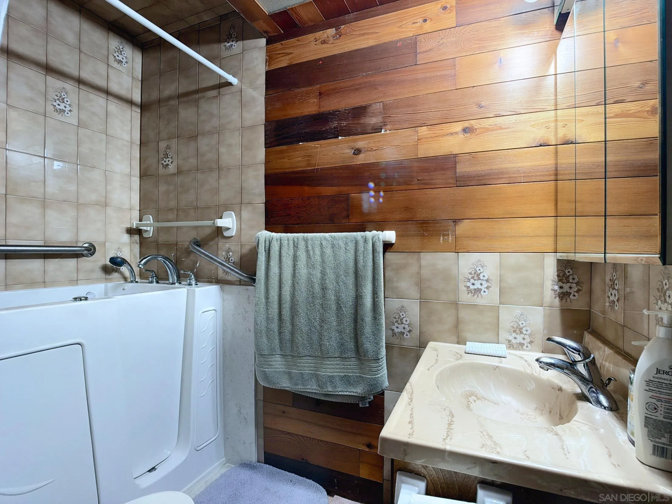 https://cdn.realtyfeed.com/cdn/127/260002223/4921be81c86345d668a519b55df5a6df.webp