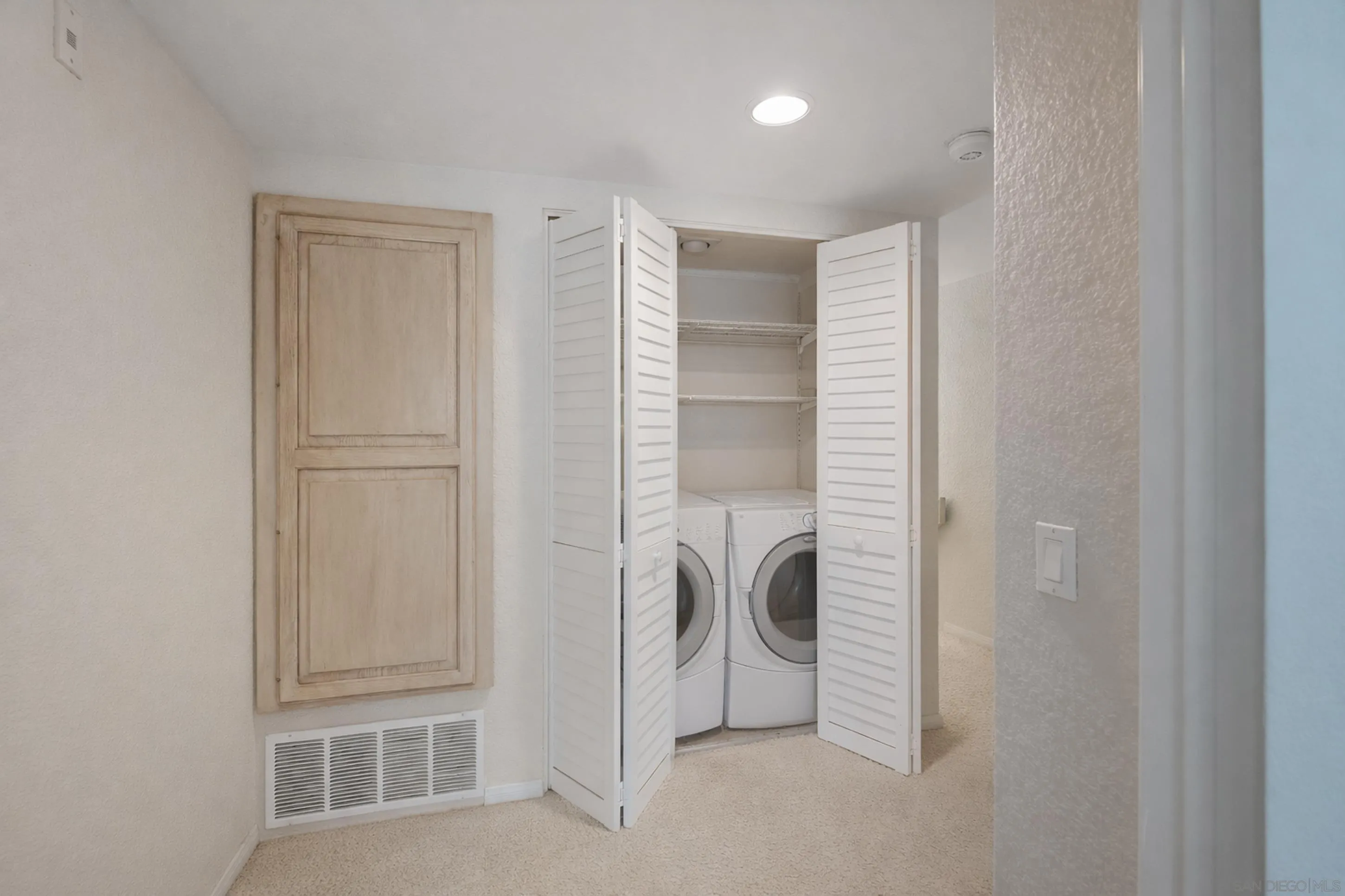 https://cdn.realtyfeed.com/cdn/127/260002224/2b28ff1a93356e6276483754c6588f2a.webp