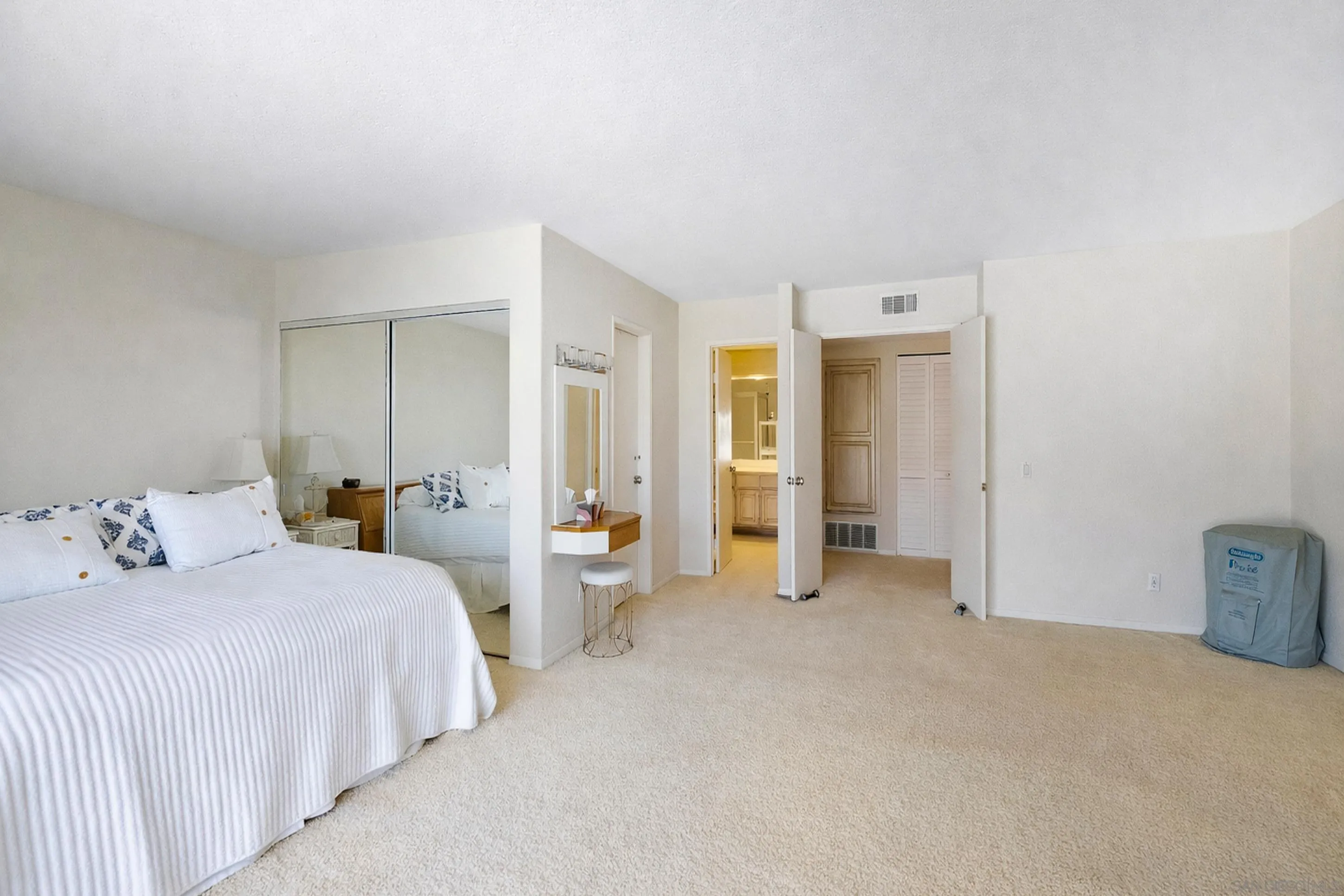 https://cdn.realtyfeed.com/cdn/127/260002224/873c5f35794a2151df30668efa7384c1.webp