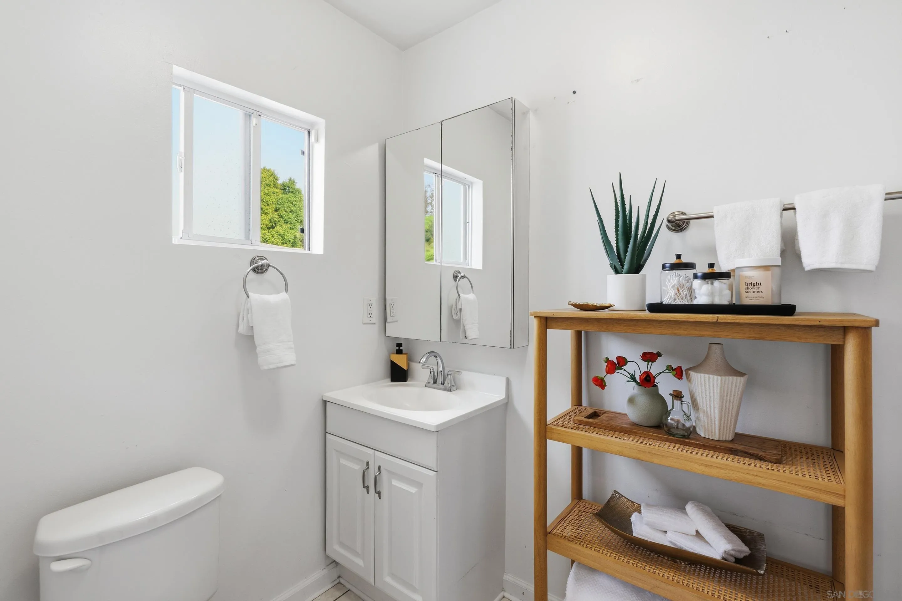 https://cdn.realtyfeed.com/cdn/127/260002225/0e688860ec3b9f4a715b566d0168542b.webp