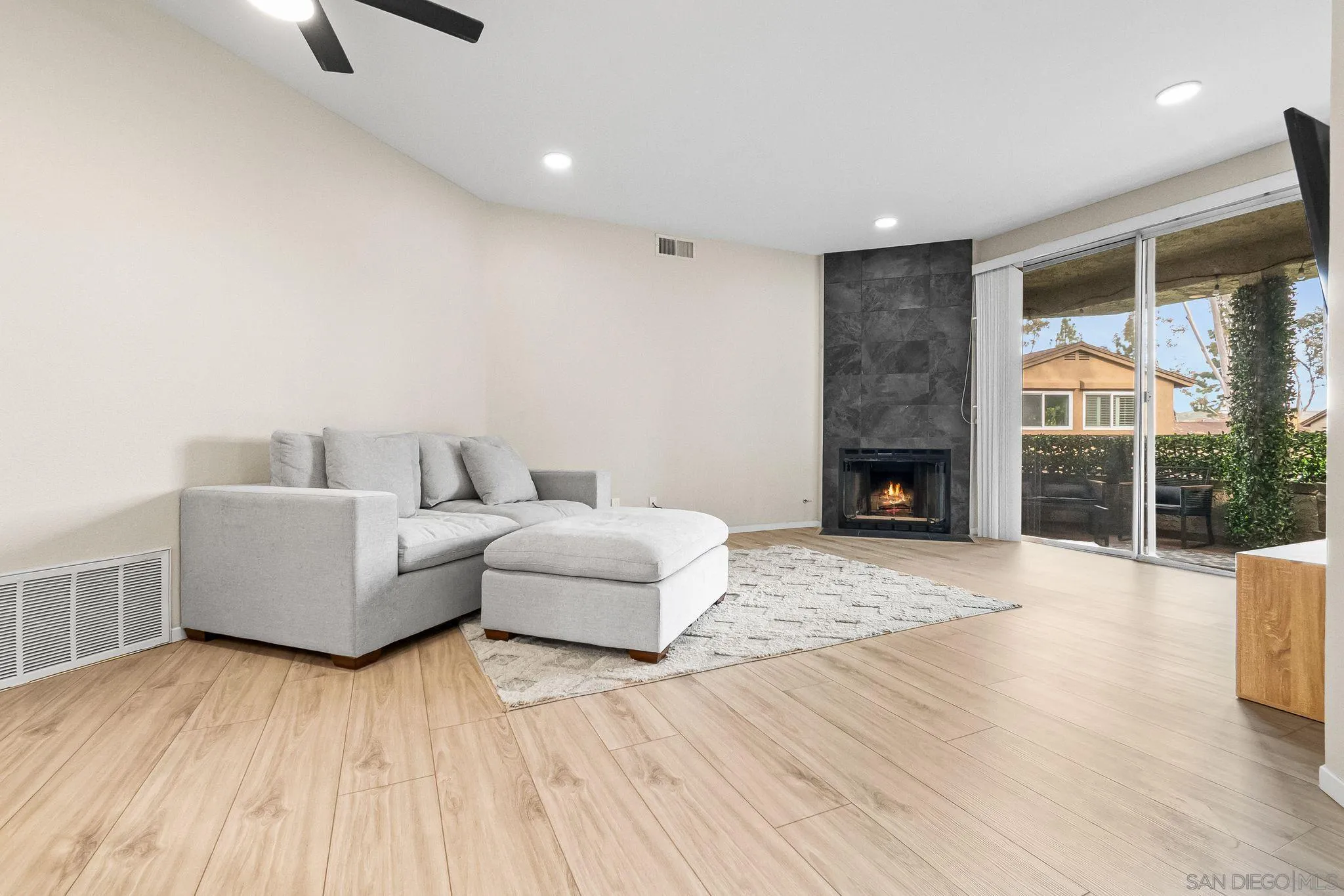 https://cdn.realtyfeed.com/cdn/127/260002227/3ad81b8b515196fd77447d70f14f2d45.webp
