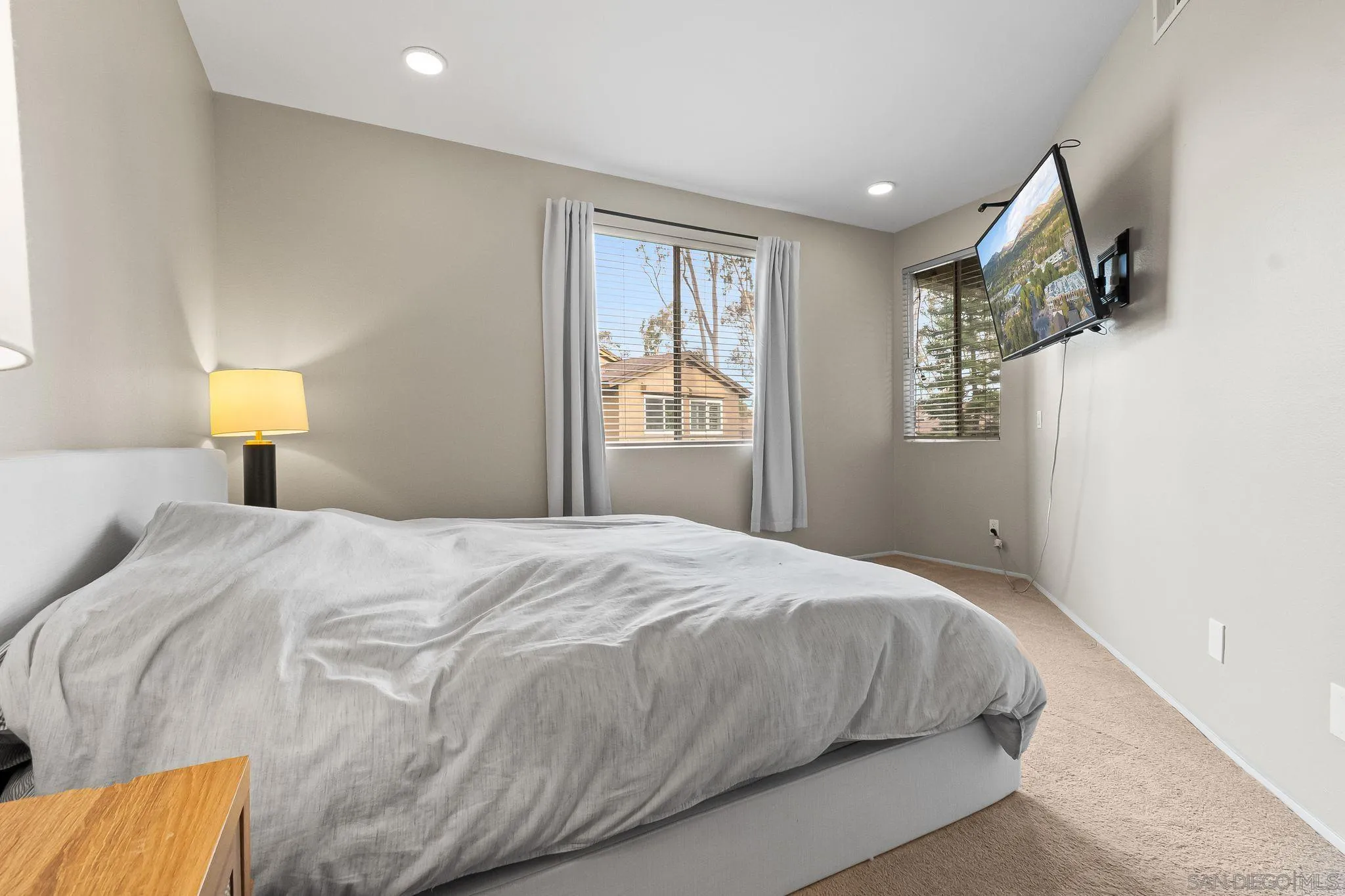 https://cdn.realtyfeed.com/cdn/127/260002227/5015813770b1afb782b0ce0924bb6168.webp