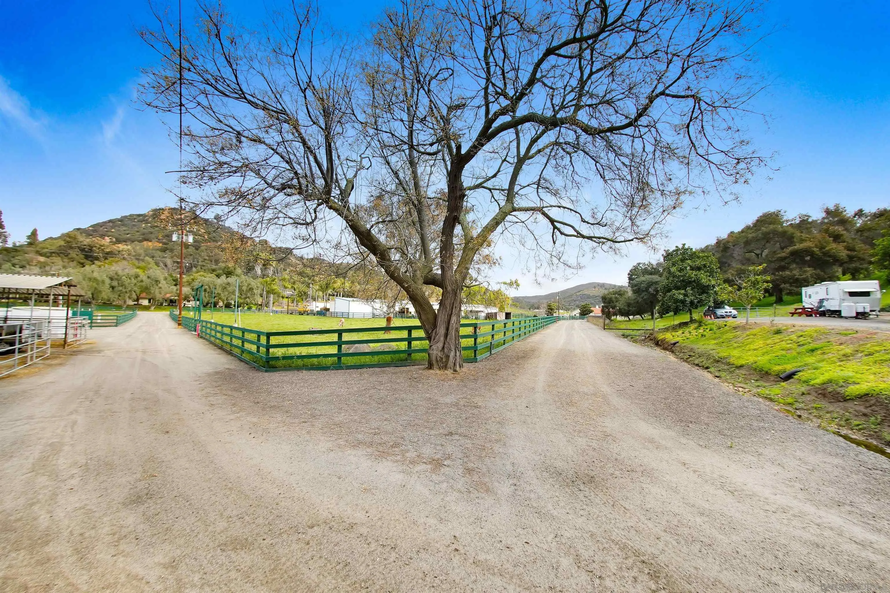 https://cdn.realtyfeed.com/cdn/127/260002232/94b66f4c02a065206d06f07782d1ba86.webp