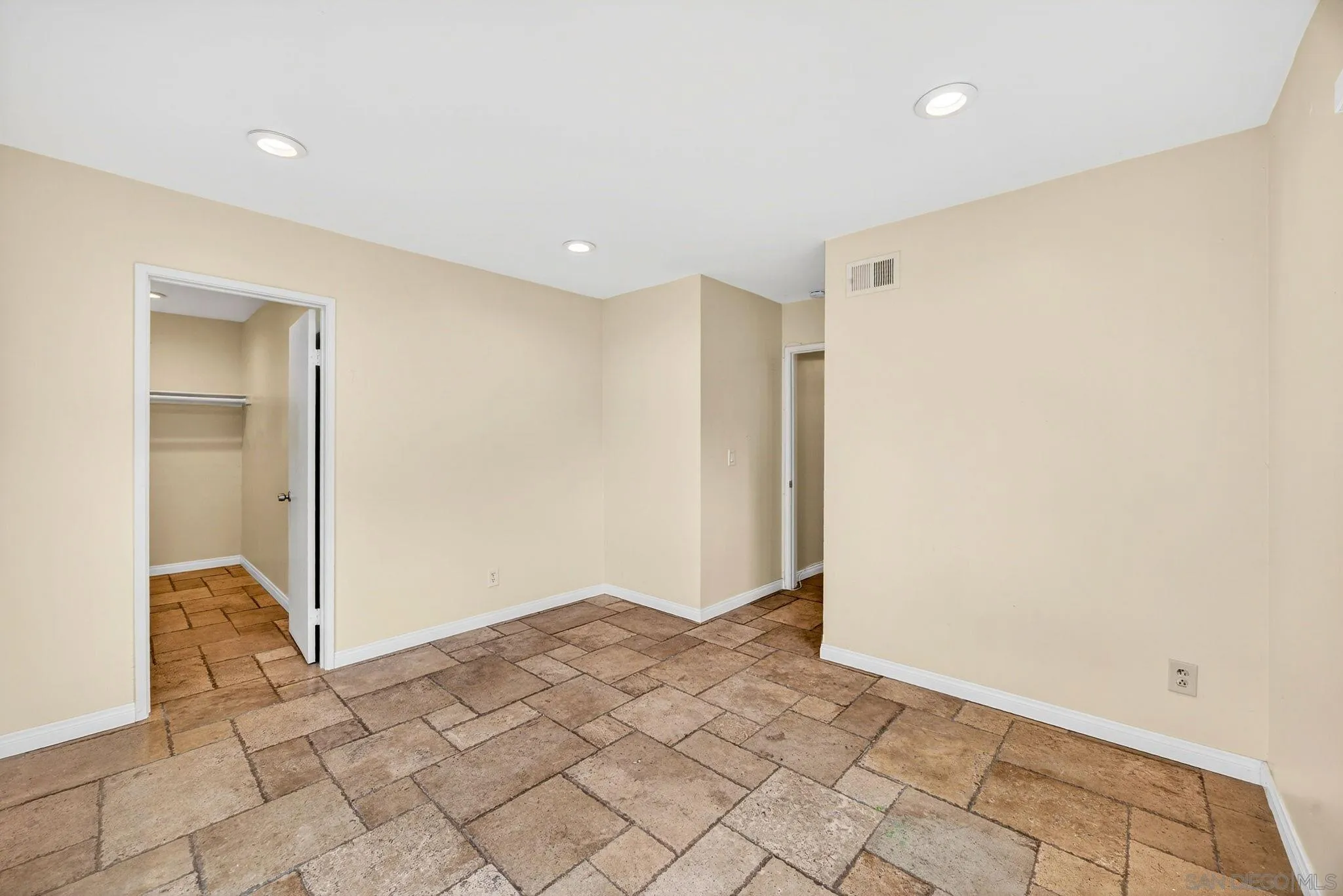 Photo #42: 260002235 Listing: Photo #42