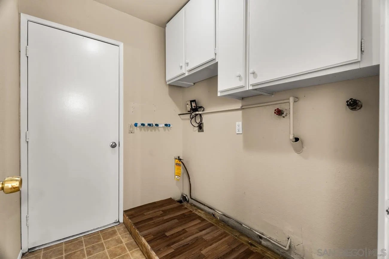 https://cdn.realtyfeed.com/cdn/127/260002241/2b2112f2d6215944640138f292e475ad.webp