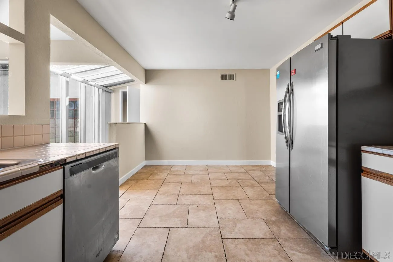 https://cdn.realtyfeed.com/cdn/127/260002241/4b0b6c9f1af0f124763144f81577b6cd.webp