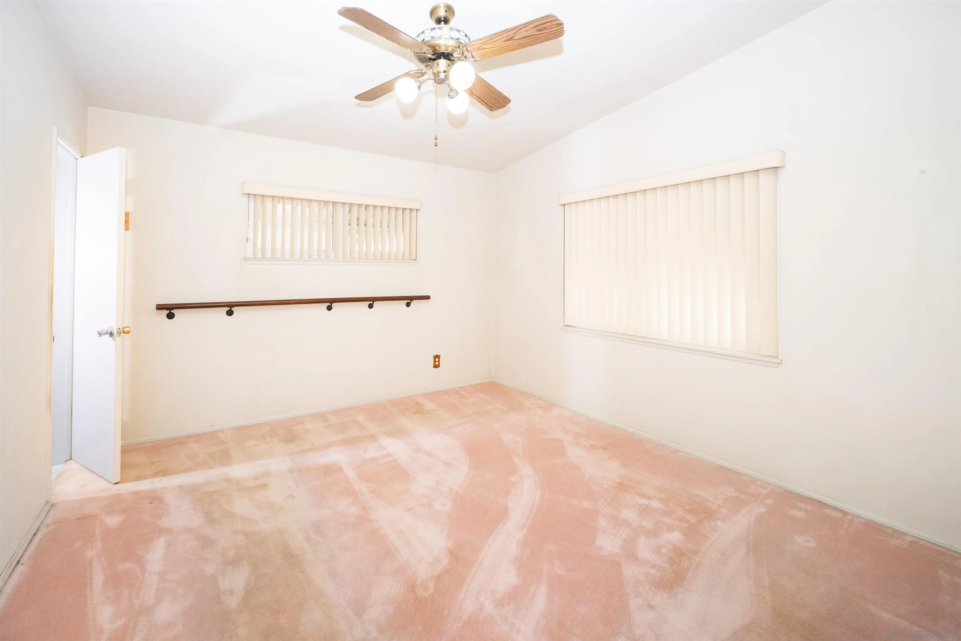 https://cdn.realtyfeed.com/cdn/127/260002244/1bd9b80e1a9ae00f58bad989b2d08684.webp
